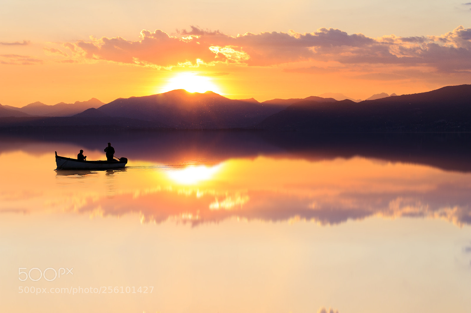 Canon EOS 1100D (EOS Rebel T3 / EOS Kiss X50) sample photo. Boat lake sunset photography