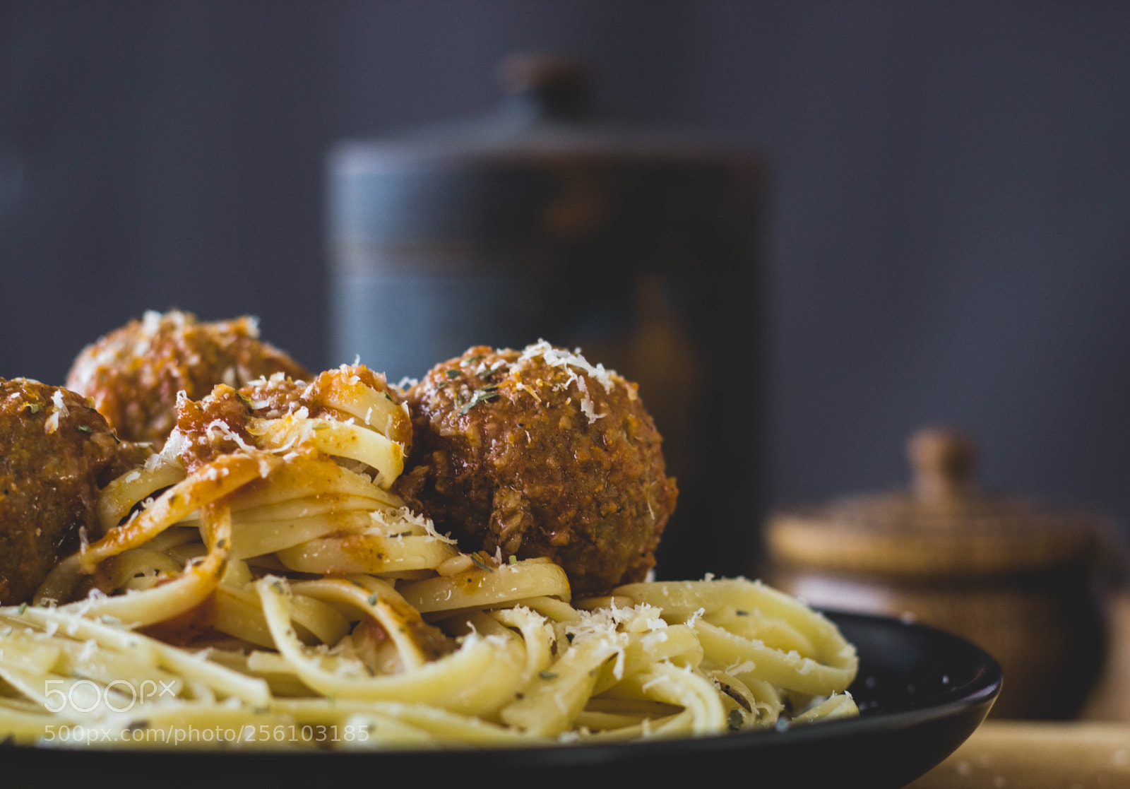 Canon EOS 600D (Rebel EOS T3i / EOS Kiss X5) sample photo. Meatballs and pasta photography