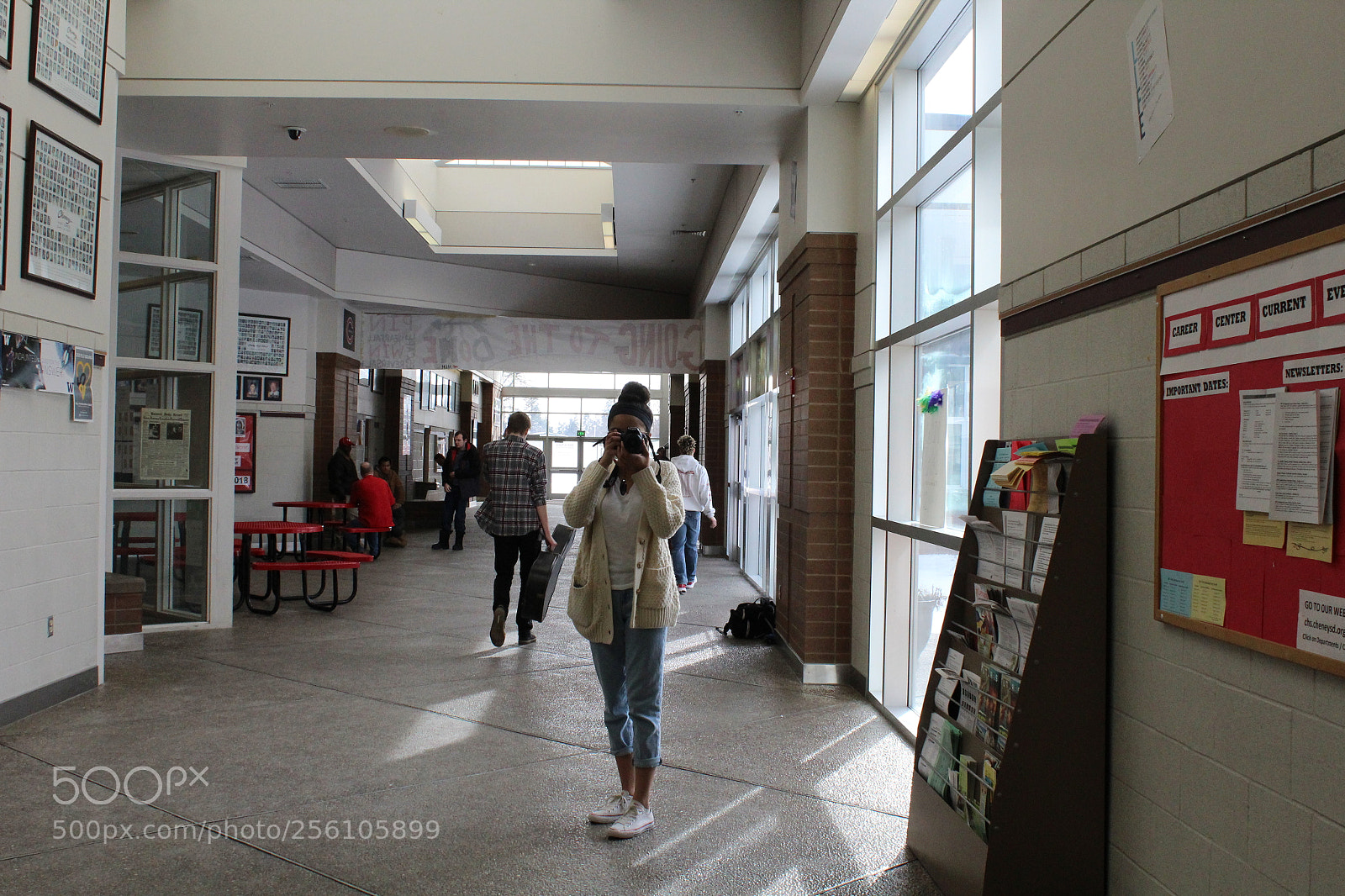 Canon EOS 1200D (EOS Rebel T5 / EOS Kiss X70 / EOS Hi) sample photo. Sofia in hallway photography