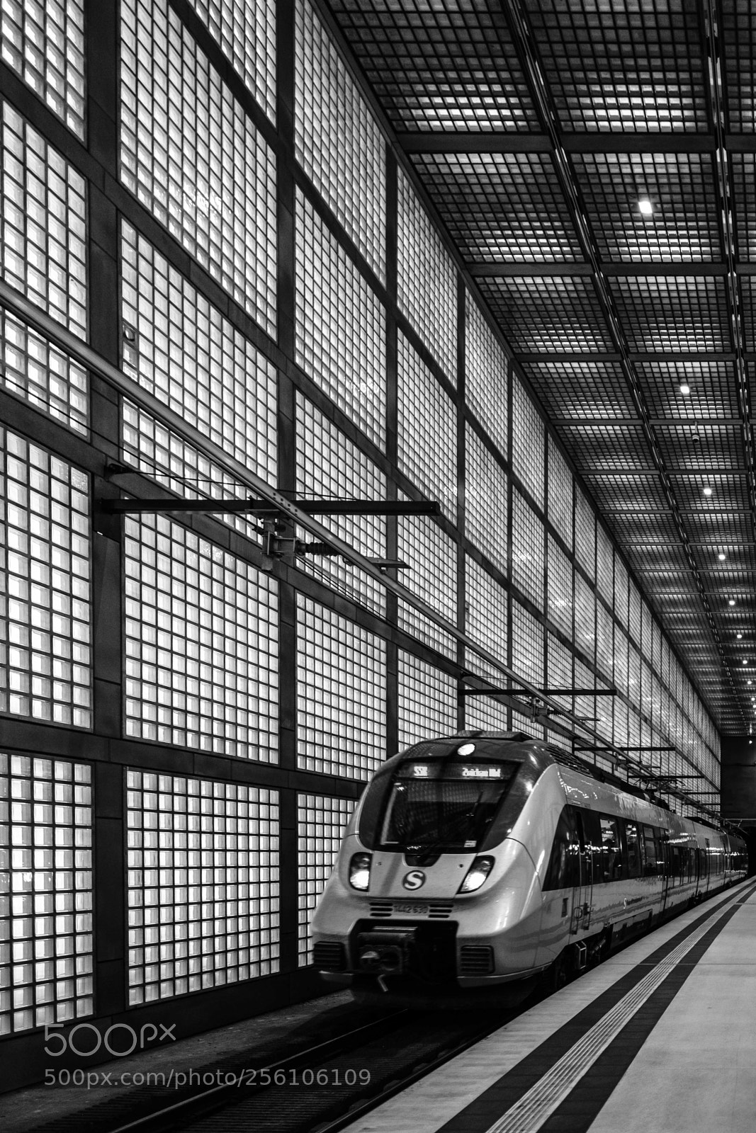 Fujifilm X-Pro2 sample photo. Leipzig s-bahnstation photography