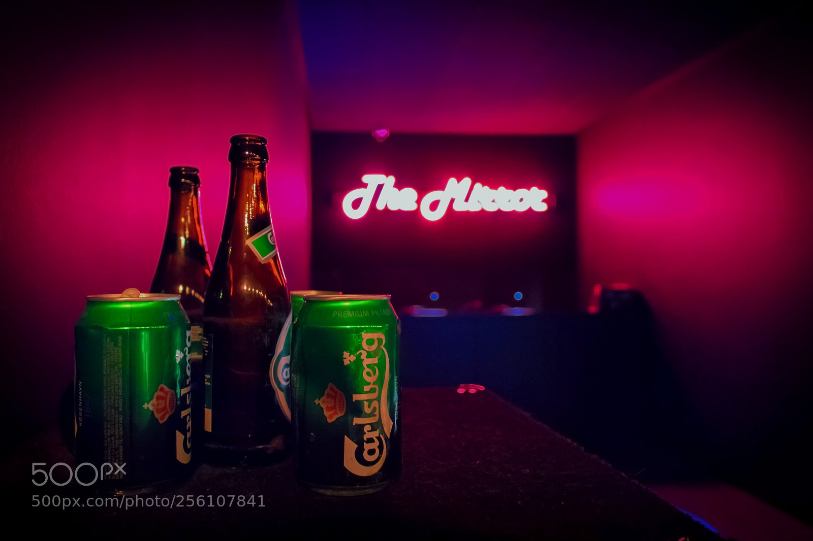 Canon EOS 750D (EOS Rebel T6i / EOS Kiss X8i) sample photo. The hangover photography