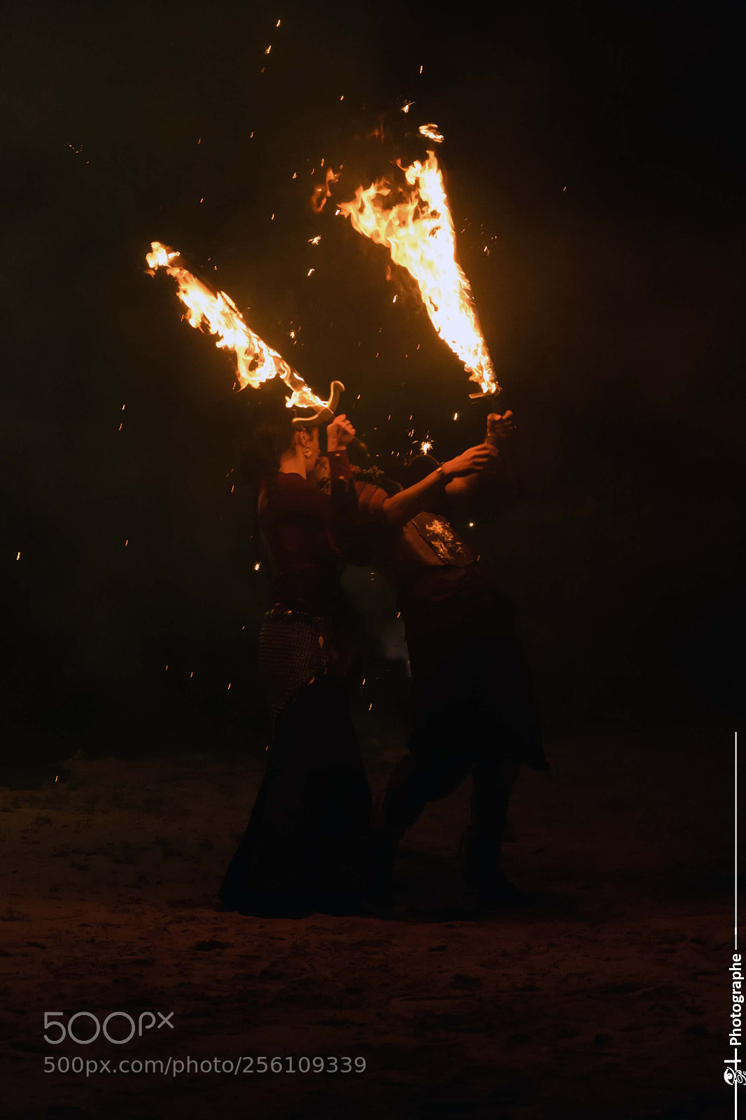 Nikon D3100 sample photo. Spectacle de feu photography