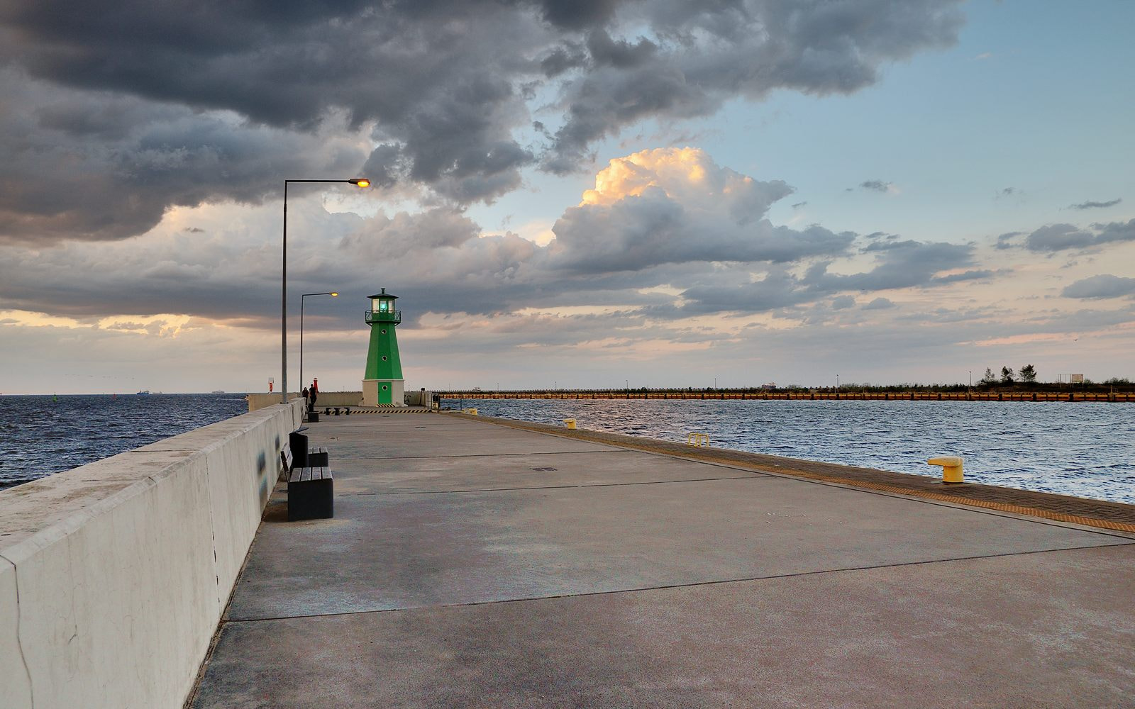 Sigma 17-50mm F2.8 EX DC OS HSM sample photo. Green beacon photography