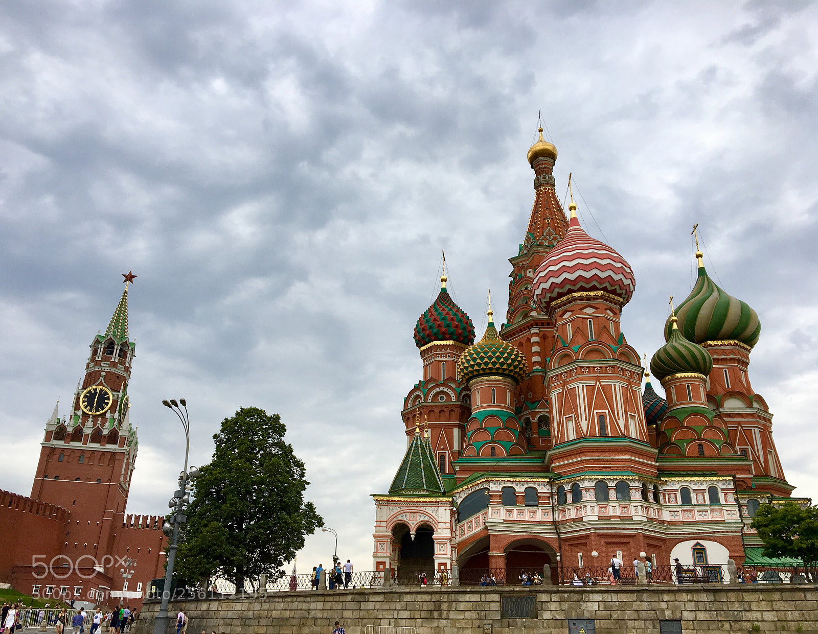 Apple iPhone 6s sample photo. Red square and saint photography