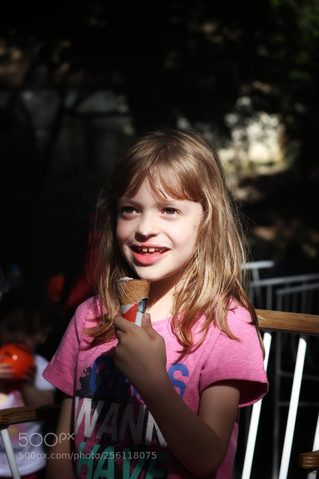 Canon EOS 800D (EOS Rebel T7i / EOS Kiss X9i) sample photo. Enjoying an ice cream photography