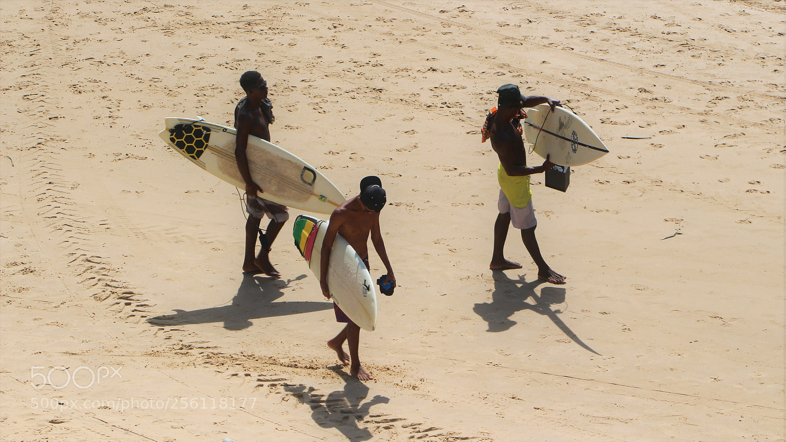 Canon EOS 650D (EOS Rebel T4i / EOS Kiss X6i) sample photo. Youngs surfers photography