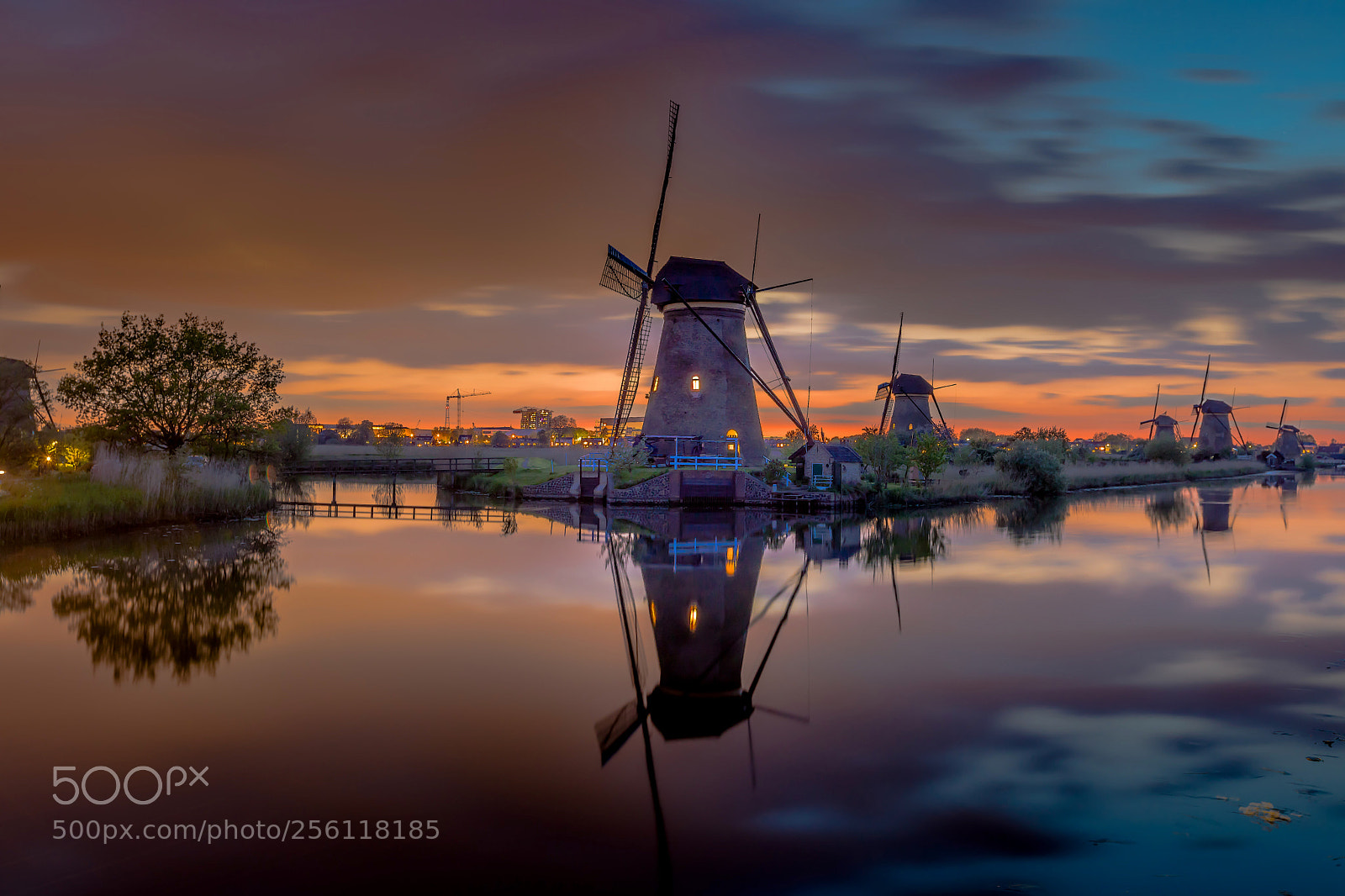 Canon EOS 5D Mark IV sample photo. Kinderdijk night photography