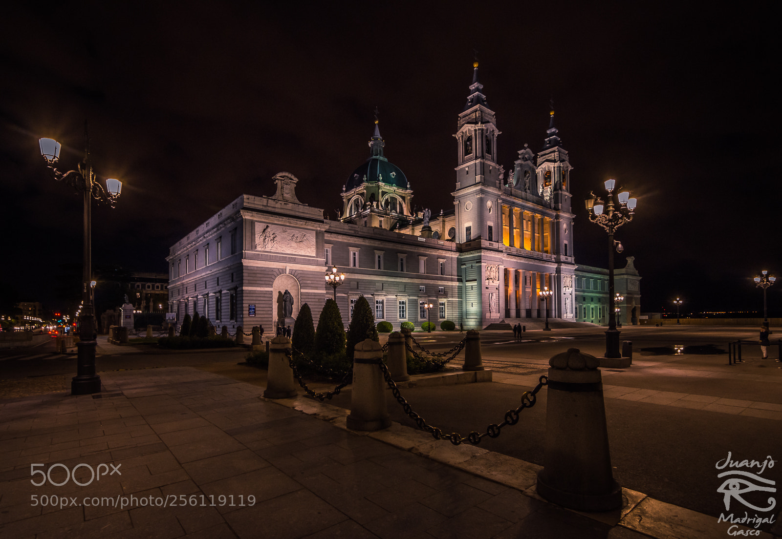 Nikon D7200 sample photo. Almudena cathedral photography