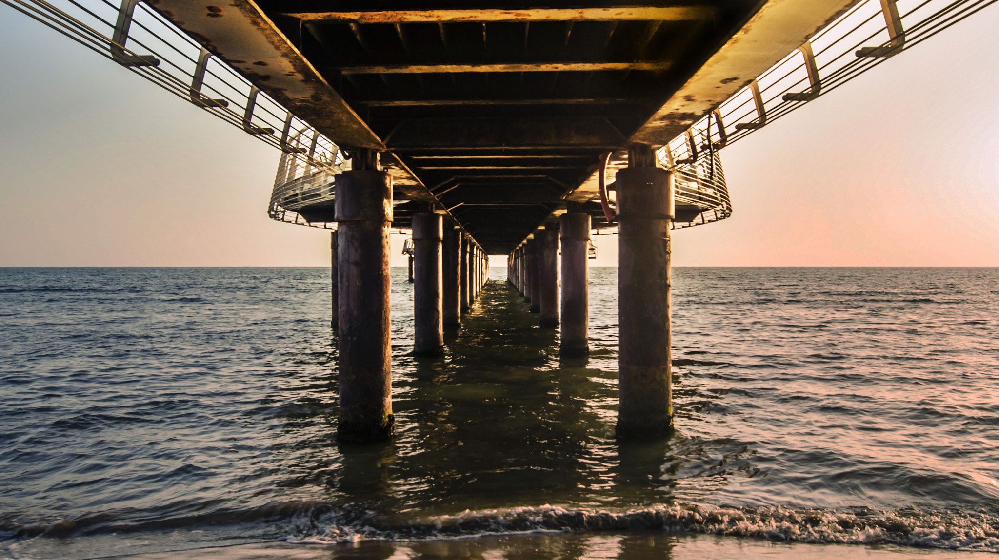 Sony Alpha DSLR-A380 sample photo. Pontile photography