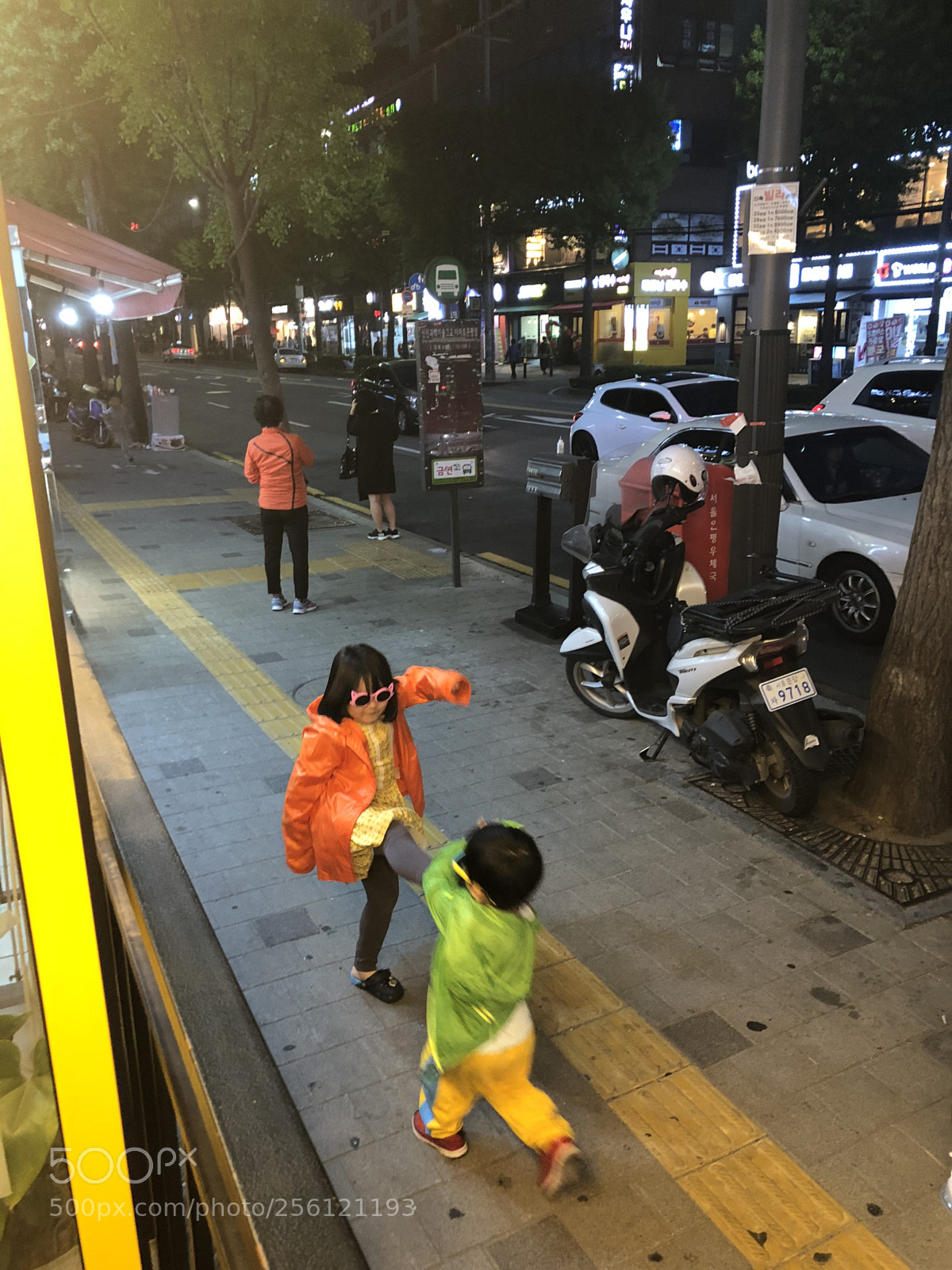 Apple iPhone 8 Plus sample photo. A night duel photography