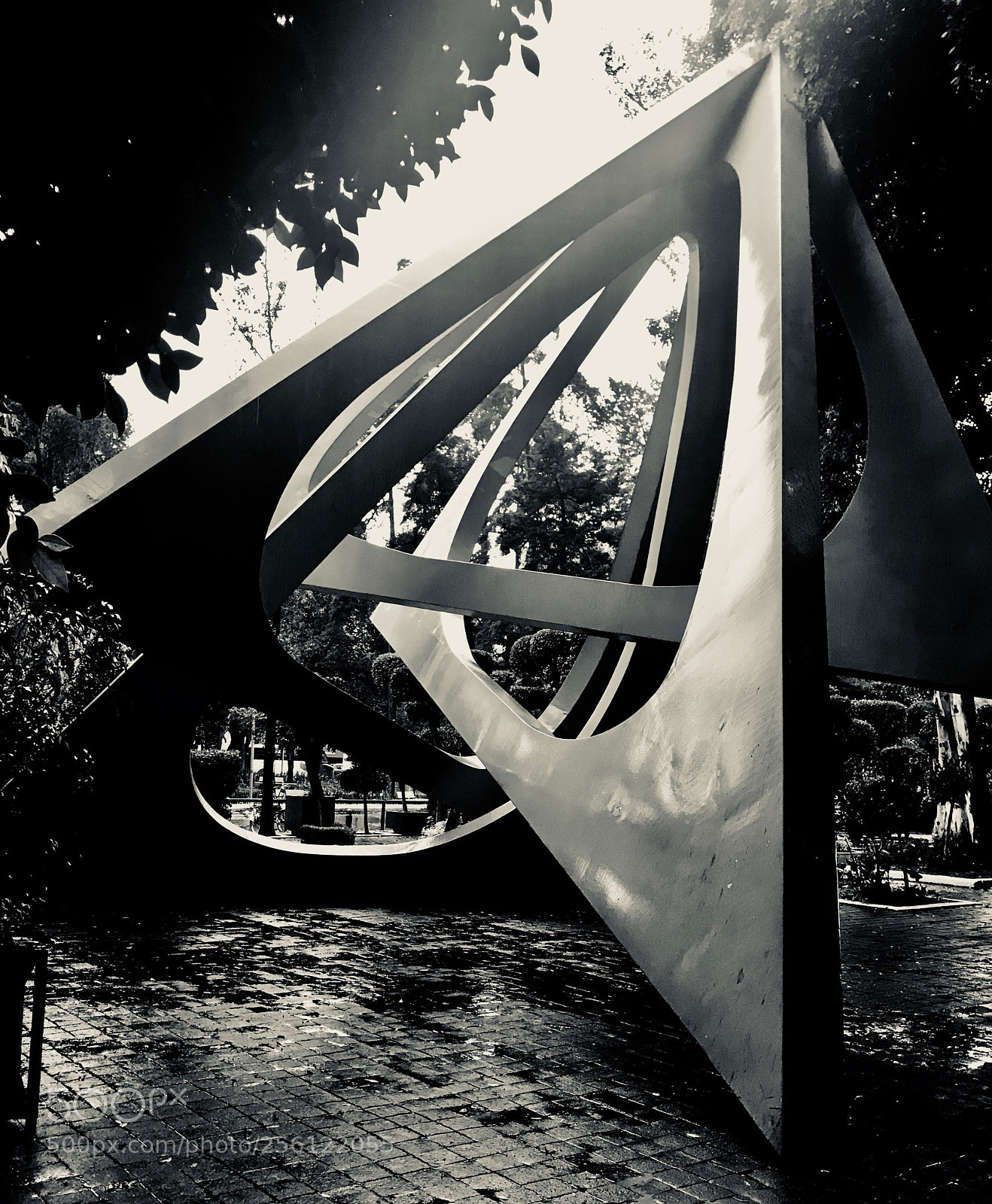 Apple iPhone 7 sample photo. Sculptures in the city  photography