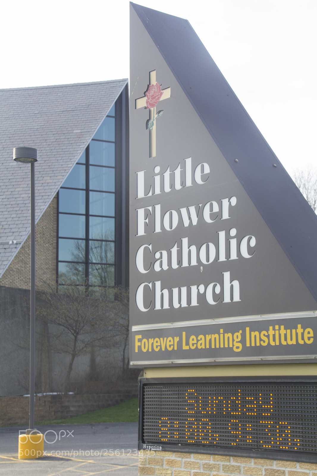 Canon EOS 1200D (EOS Rebel T5 / EOS Kiss X70 / EOS Hi) sample photo. Little flower catholic church photography