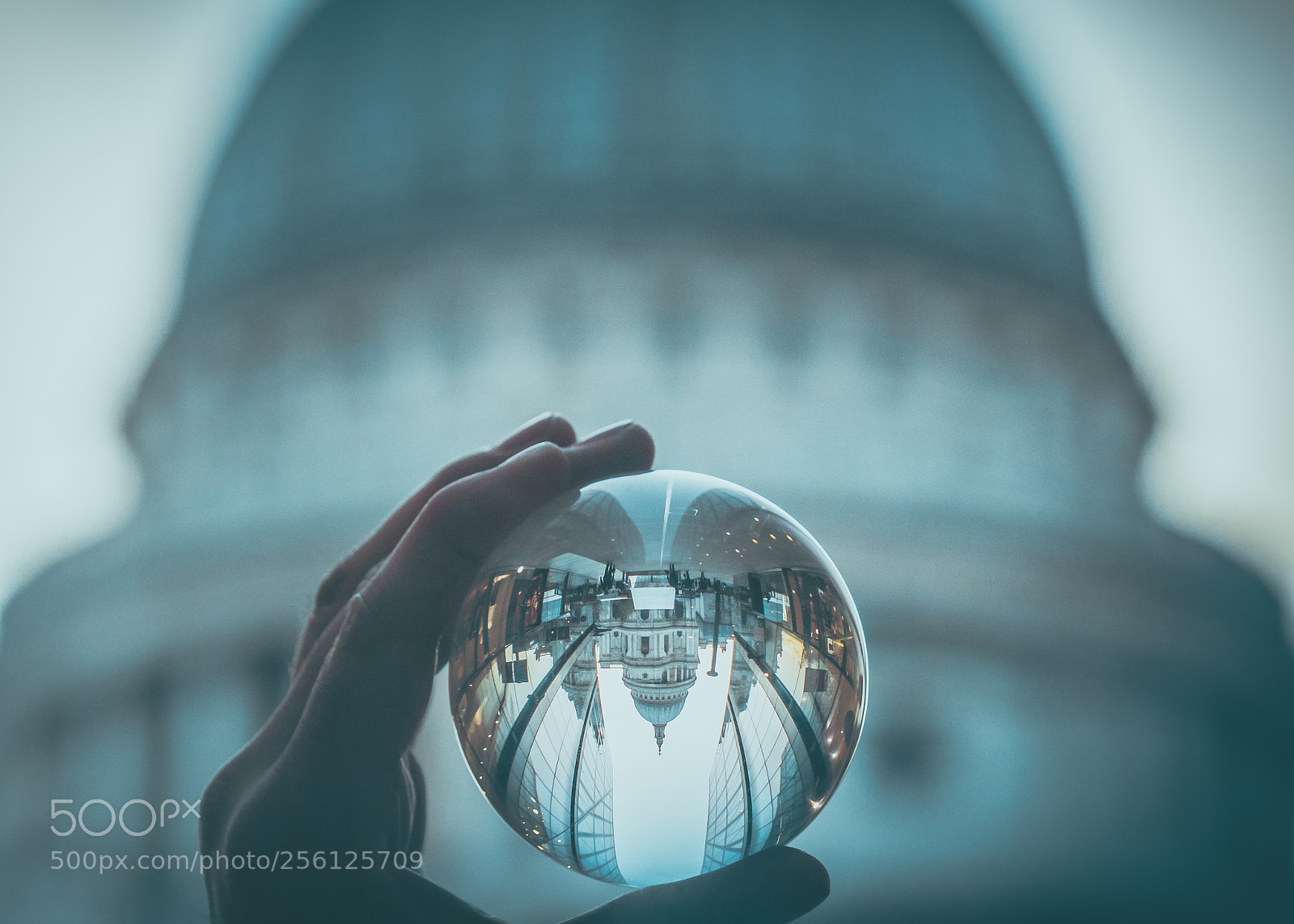 Canon EOS 5D Mark IV sample photo. Street photography