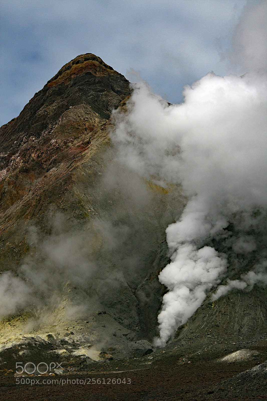 Canon EOS 400D (EOS Digital Rebel XTi / EOS Kiss Digital X) sample photo. The white island volcano. photography