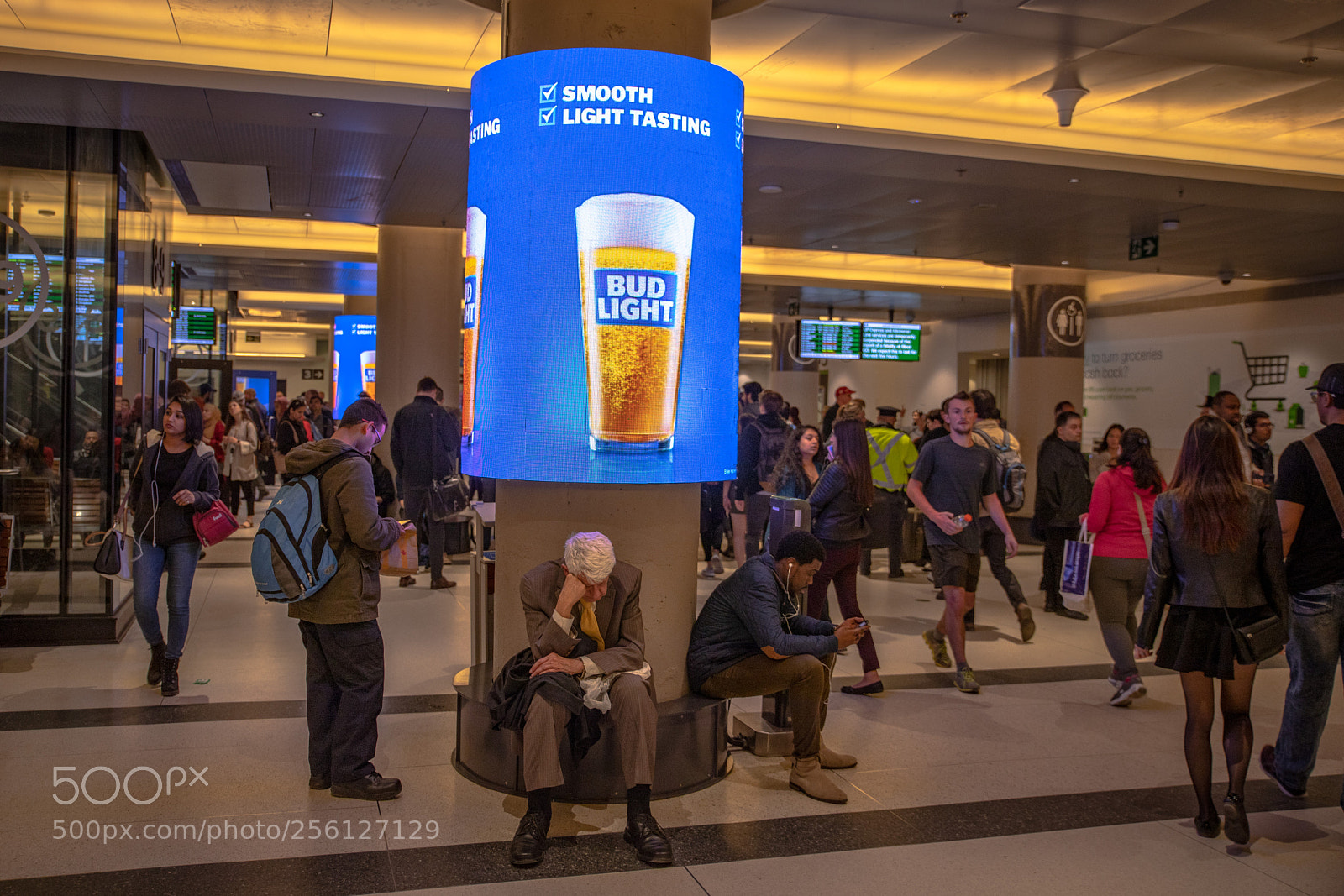 Canon EOS 5D Mark IV sample photo. Thirsty commuter photography