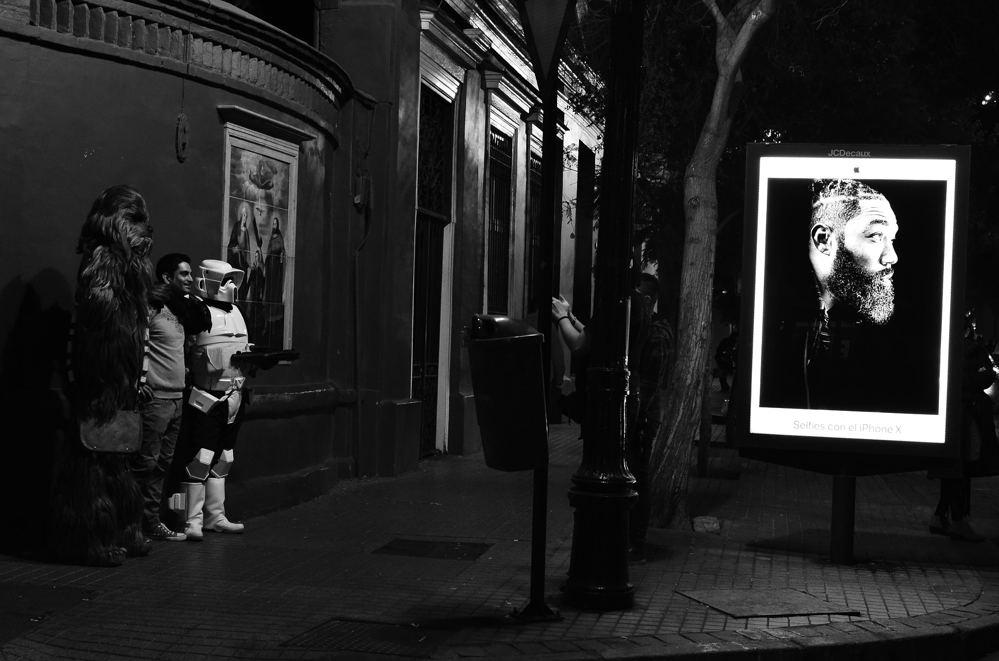 Nikon D7000 + Nikon AF-S DX Nikkor 35mm F1.8G sample photo. Strangers in the night photography