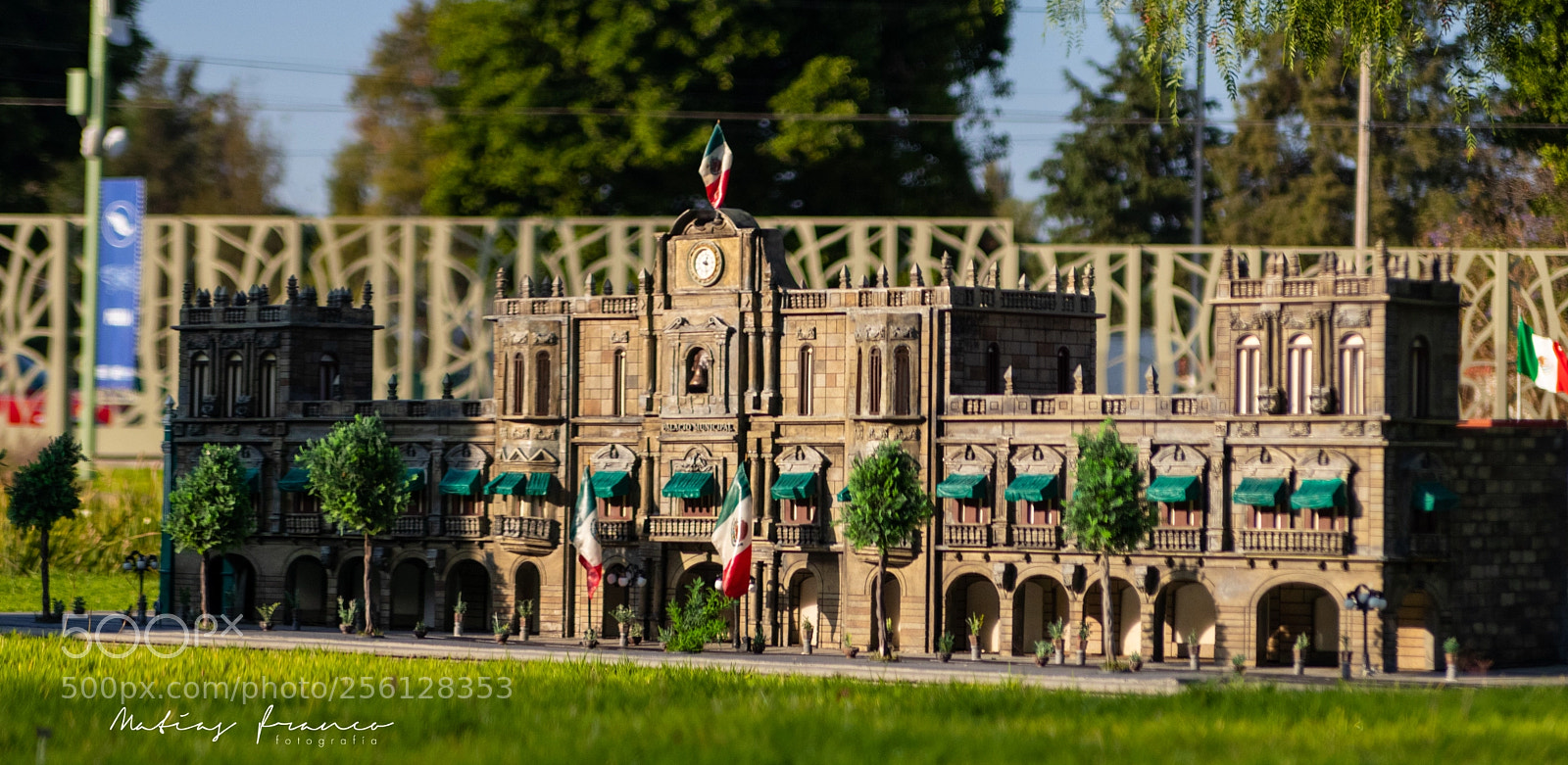 Canon EOS 80D sample photo. The palace photography