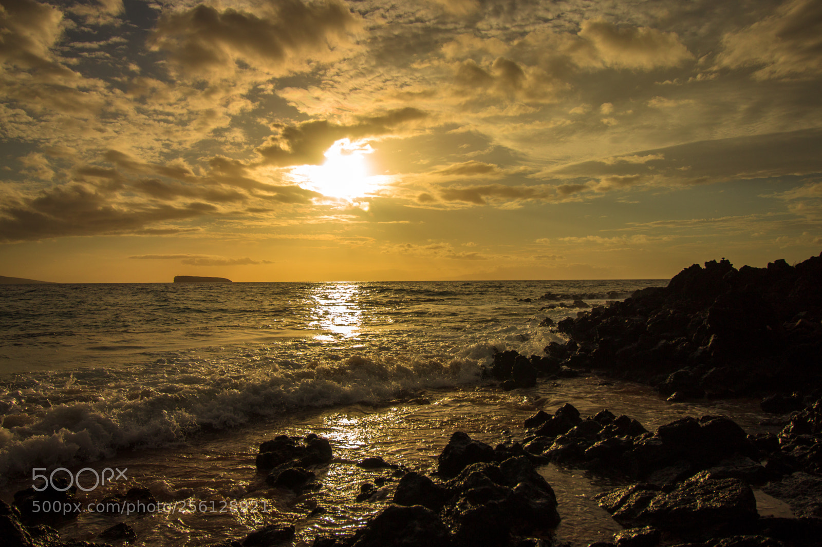 Canon EOS 1200D (EOS Rebel T5 / EOS Kiss X70 / EOS Hi) sample photo. Sunset at little beach photography