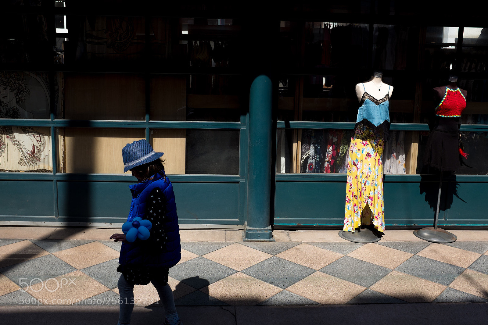 Fujifilm X100S sample photo. Lil shopper photography
