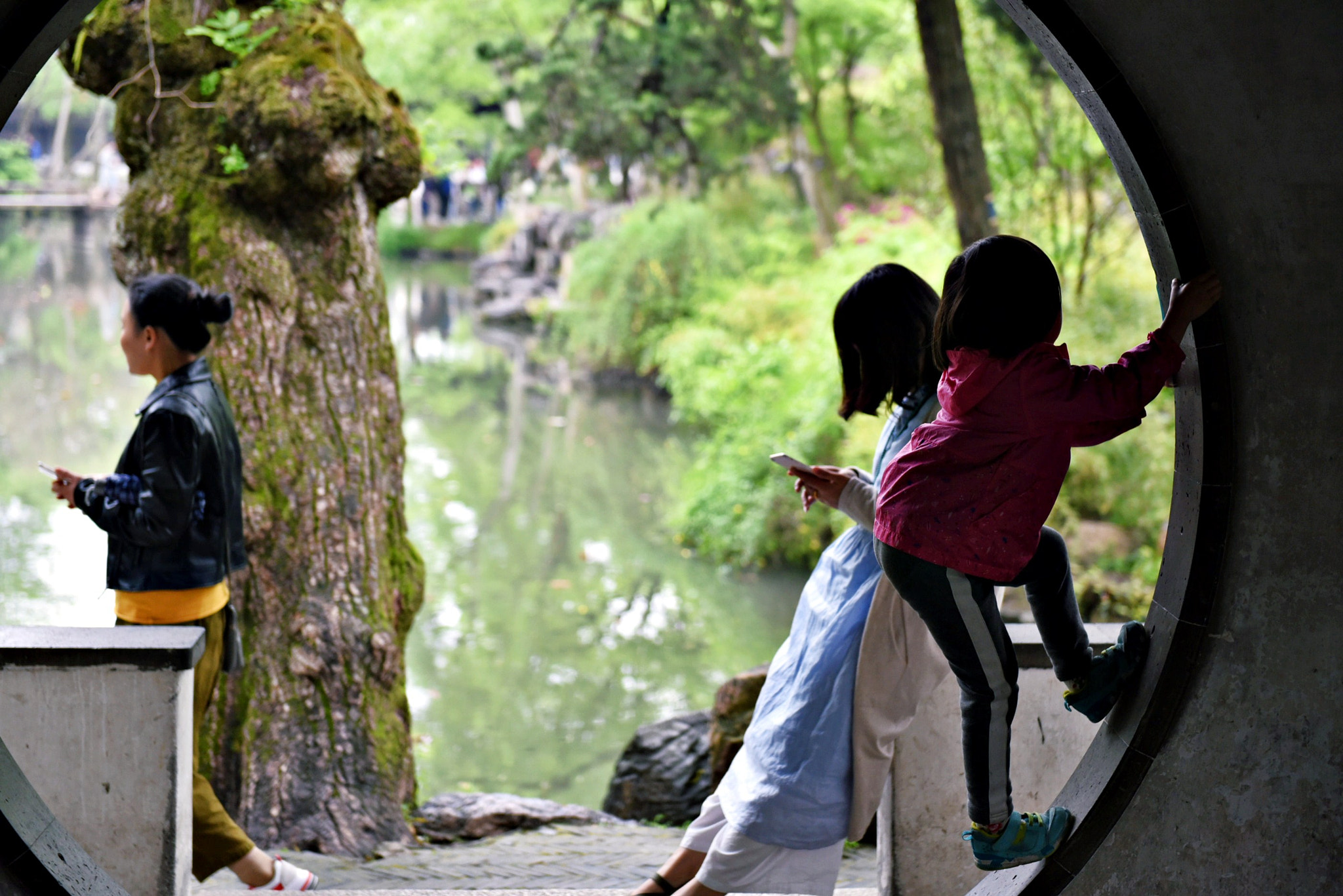 Nikon AF-S Nikkor 24-70mm F2.8G ED sample photo. Mom & child photography