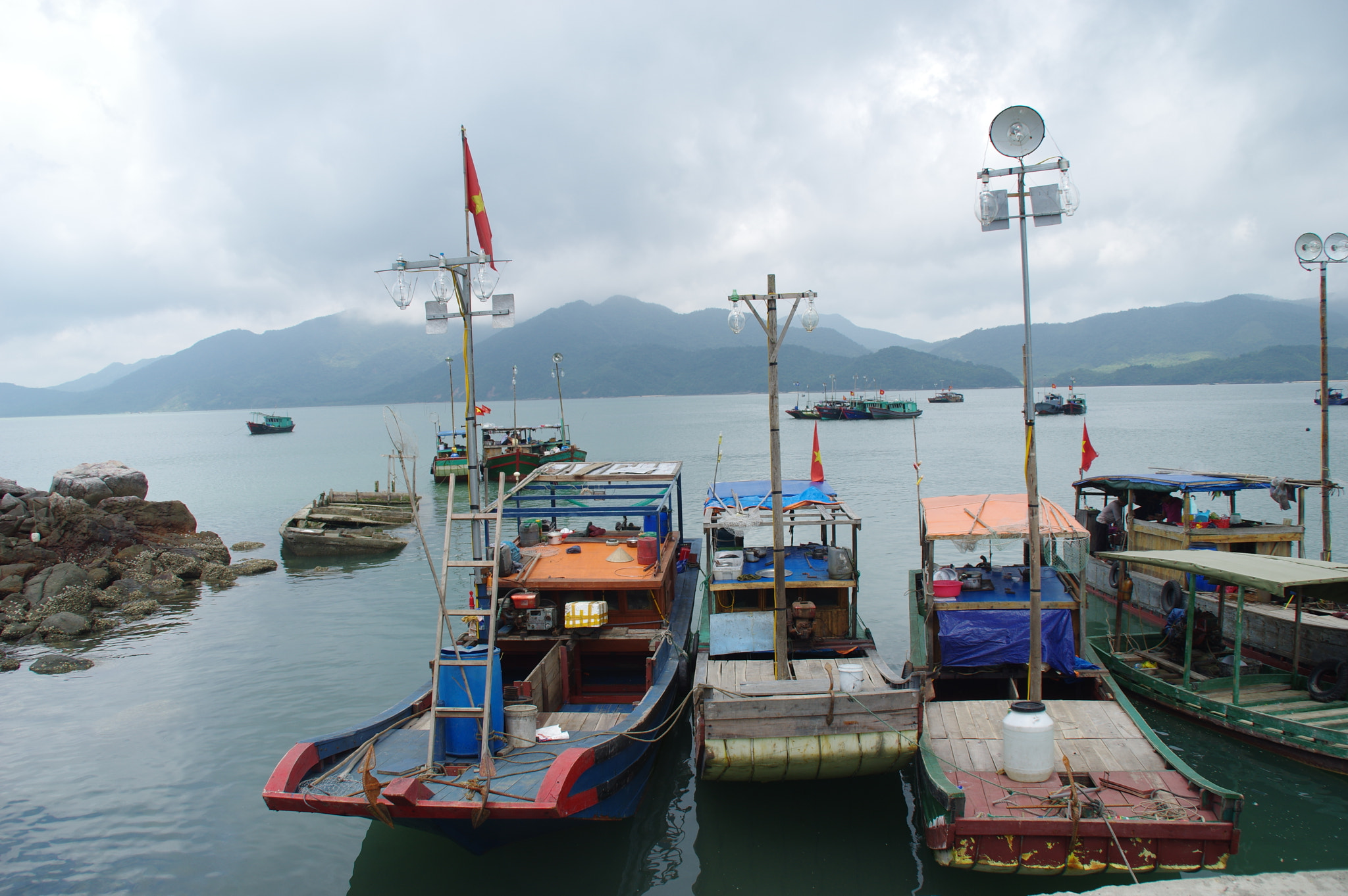 Tamron AF 18-200mm F3.5-6.3 XR Di II LD Aspherical (IF) Macro sample photo. Minh châu, quan lạn photography