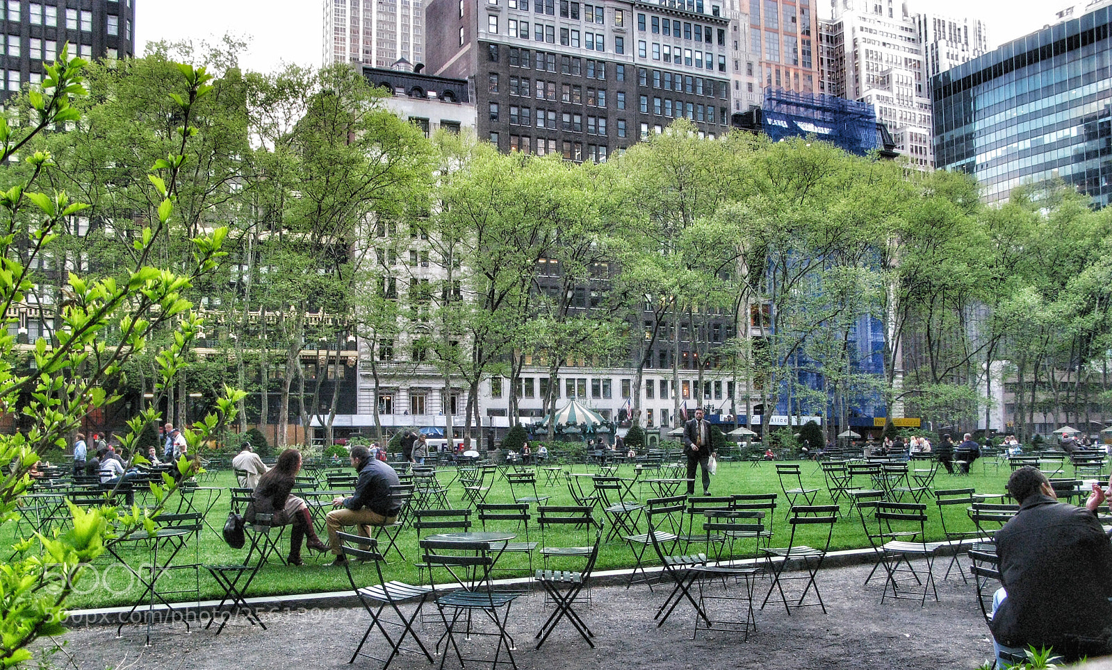 Canon POWERSHOT G9 sample photo. Bryant park nyc midtown photography