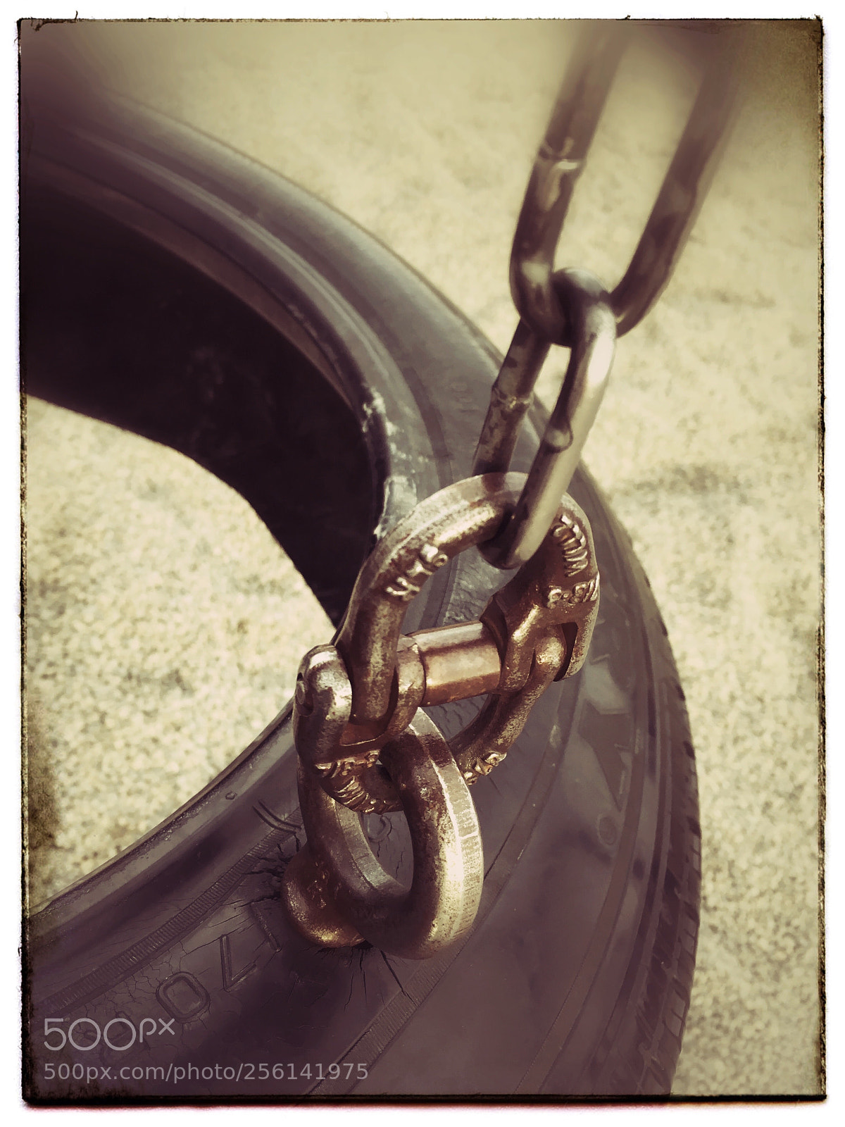 Apple iPhone SE sample photo. Tire swing. photography