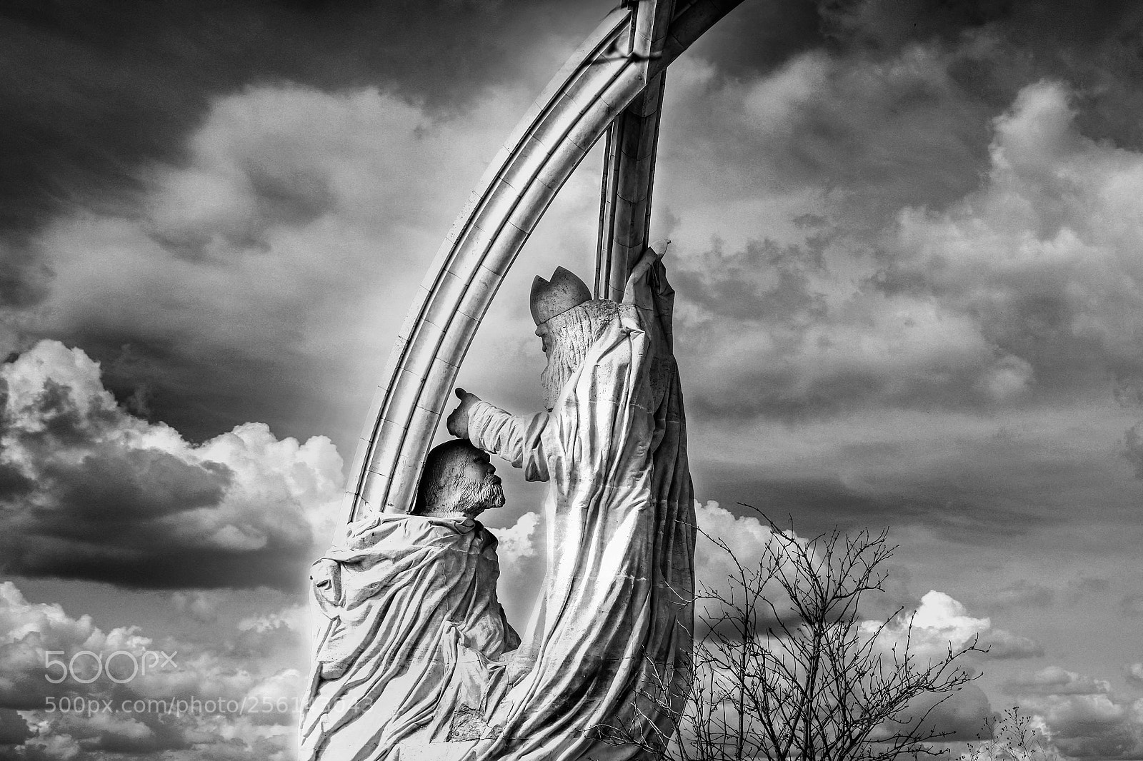 Canon EOS 550D (EOS Rebel T2i / EOS Kiss X4) sample photo. Statue b&w photography