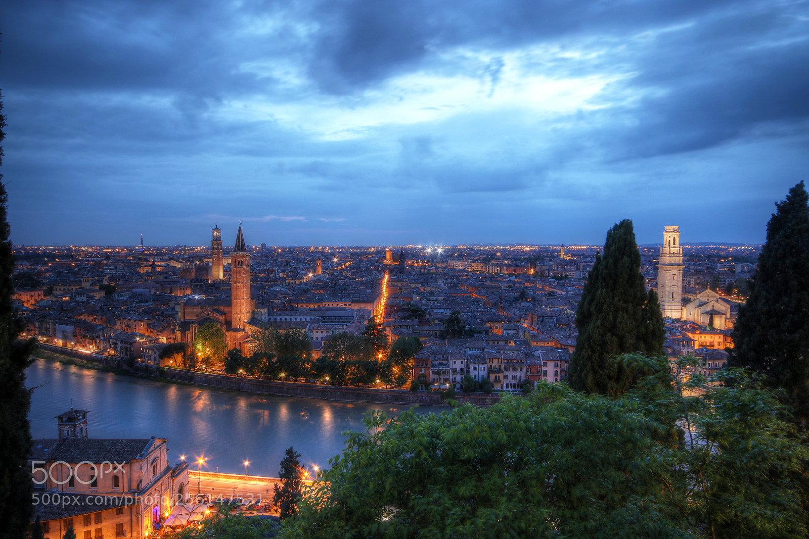 Canon EOS 760D (EOS Rebel T6s / EOS 8000D) sample photo. Twilight in verona photography