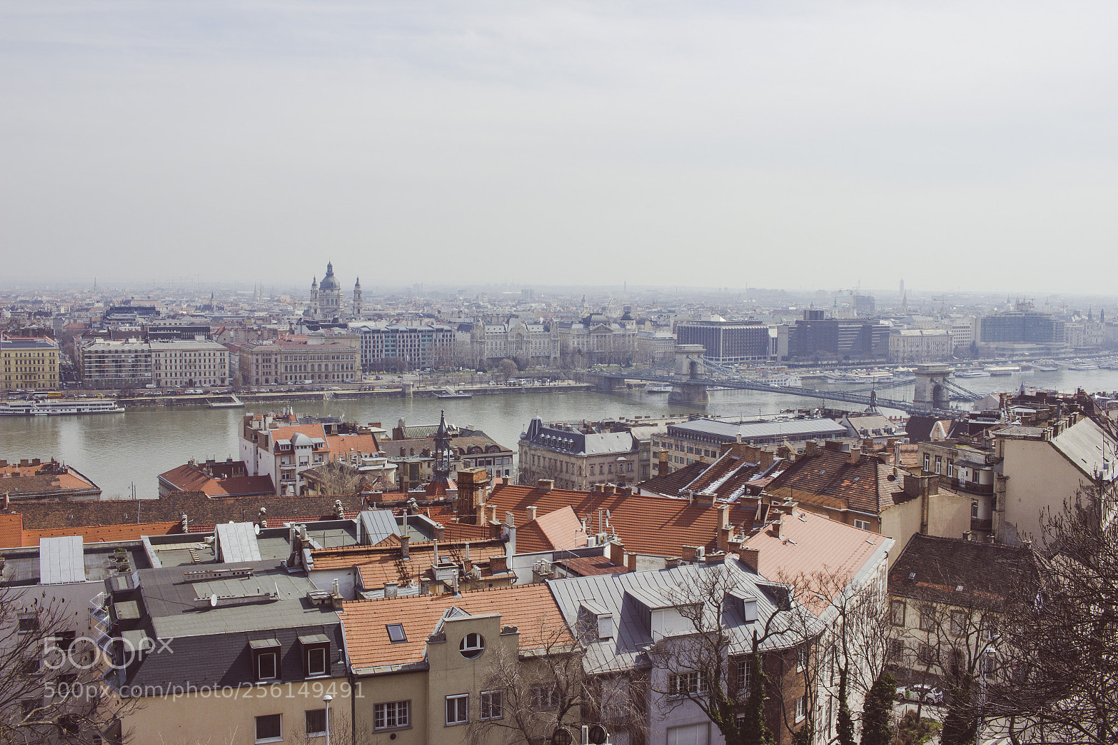Canon EOS 600D (Rebel EOS T3i / EOS Kiss X5) sample photo. River through budapest photography