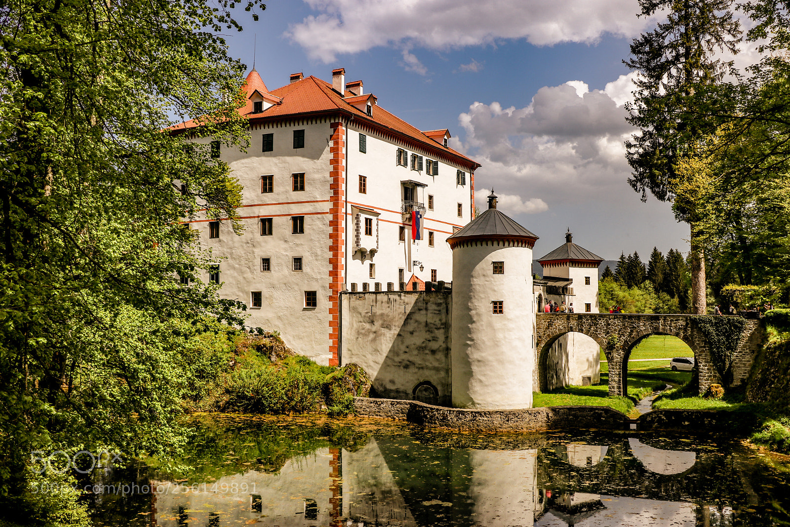 Canon EOS 750D (EOS Rebel T6i / EOS Kiss X8i) sample photo. Castle snežnik photography