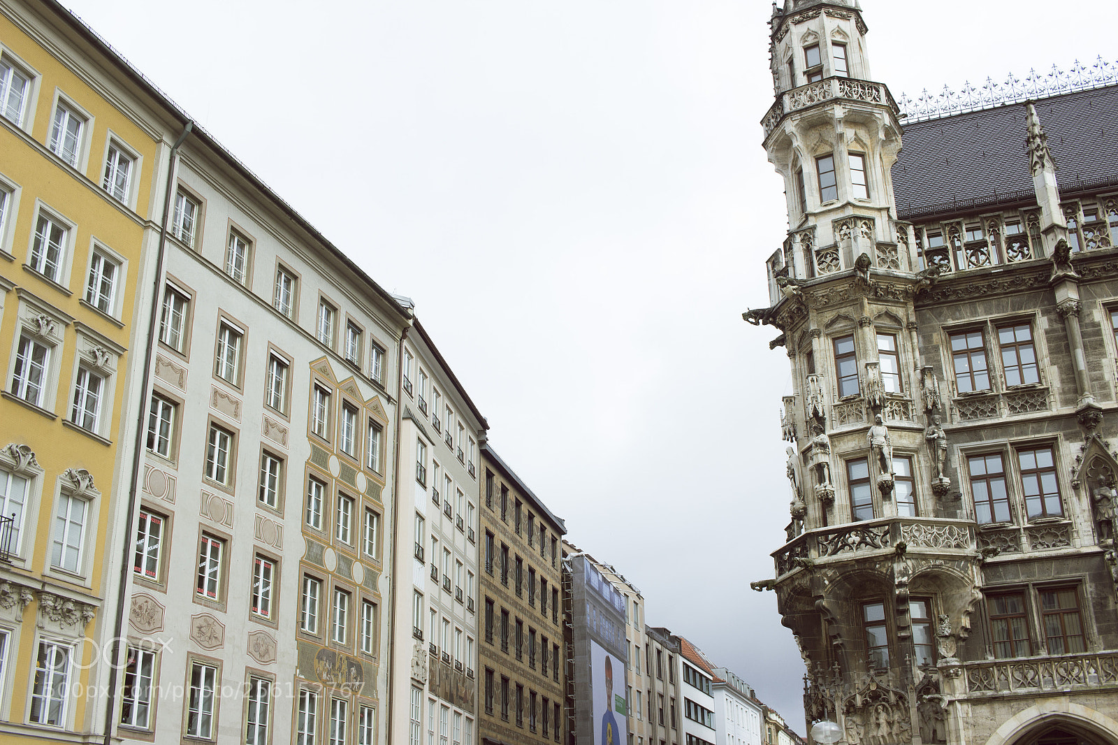 Canon EOS 600D (Rebel EOS T3i / EOS Kiss X5) sample photo. Fog in munich photography