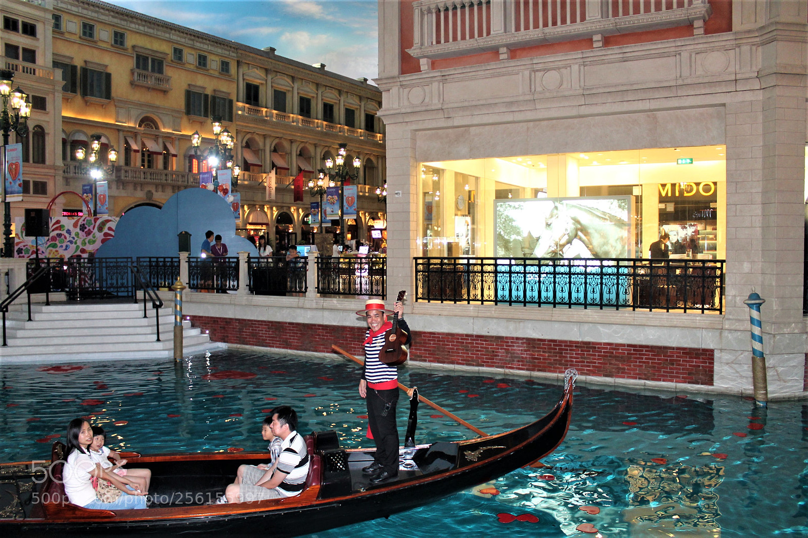 Canon EOS 1100D (EOS Rebel T3 / EOS Kiss X50) sample photo. Smile at casino venice photography