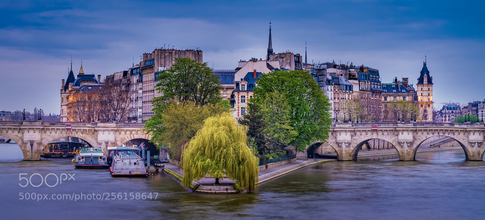 Sony a7R III sample photo. The heart of paris photography
