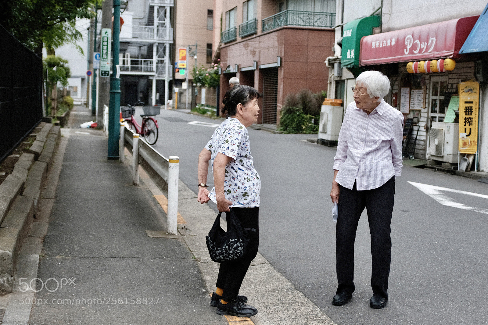 Fujifilm X100F sample photo. Gossip girls photography