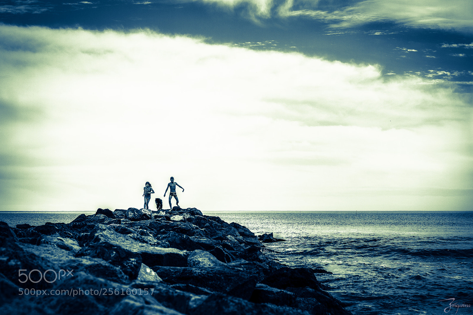 Canon EOS 600D (Rebel EOS T3i / EOS Kiss X5) sample photo. On the sea wall photography