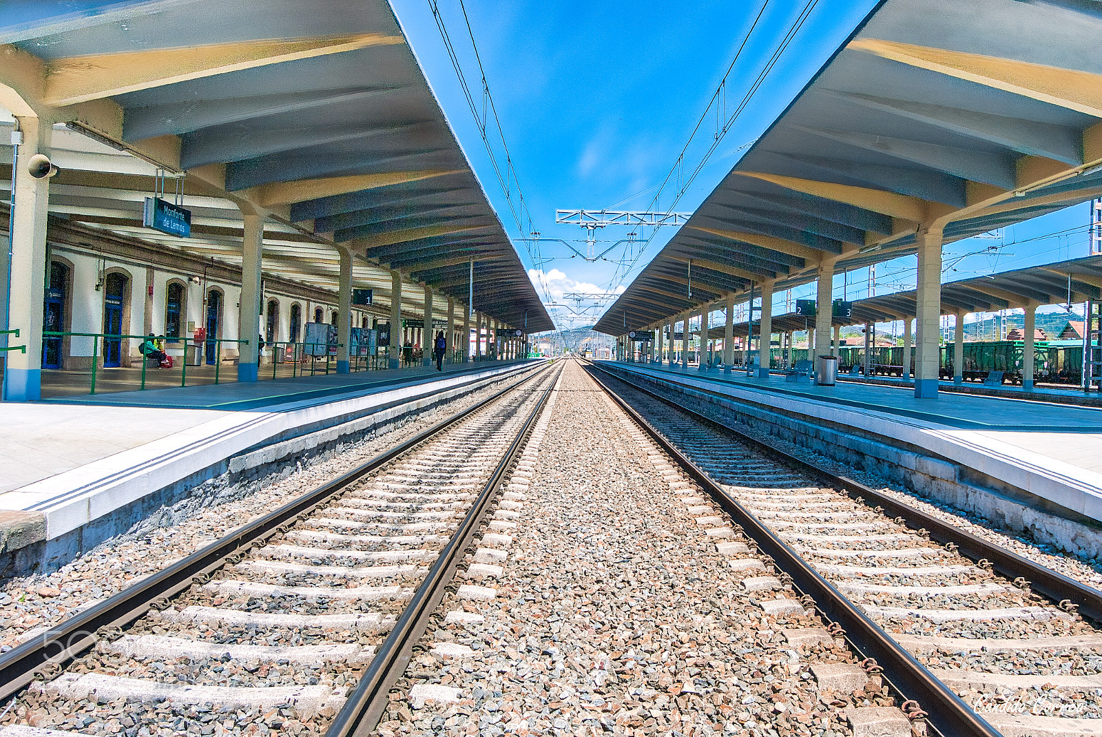 Nikon D3000 sample photo. Esperando al tren photography