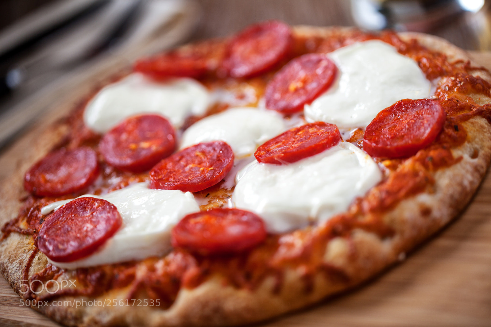 Canon EOS 5D Mark II sample photo. Pepperoni pizza photography