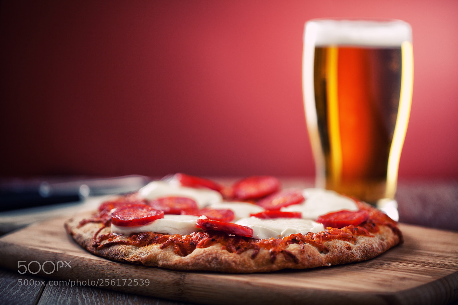 Canon EOS 5D Mark II sample photo. Pizza and beer photography