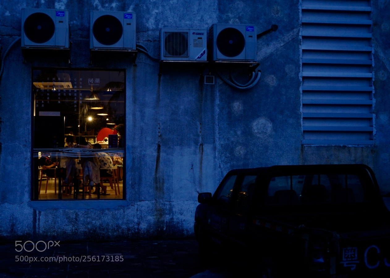 Sony a7 II sample photo. 暮色中的岛上书店 photography