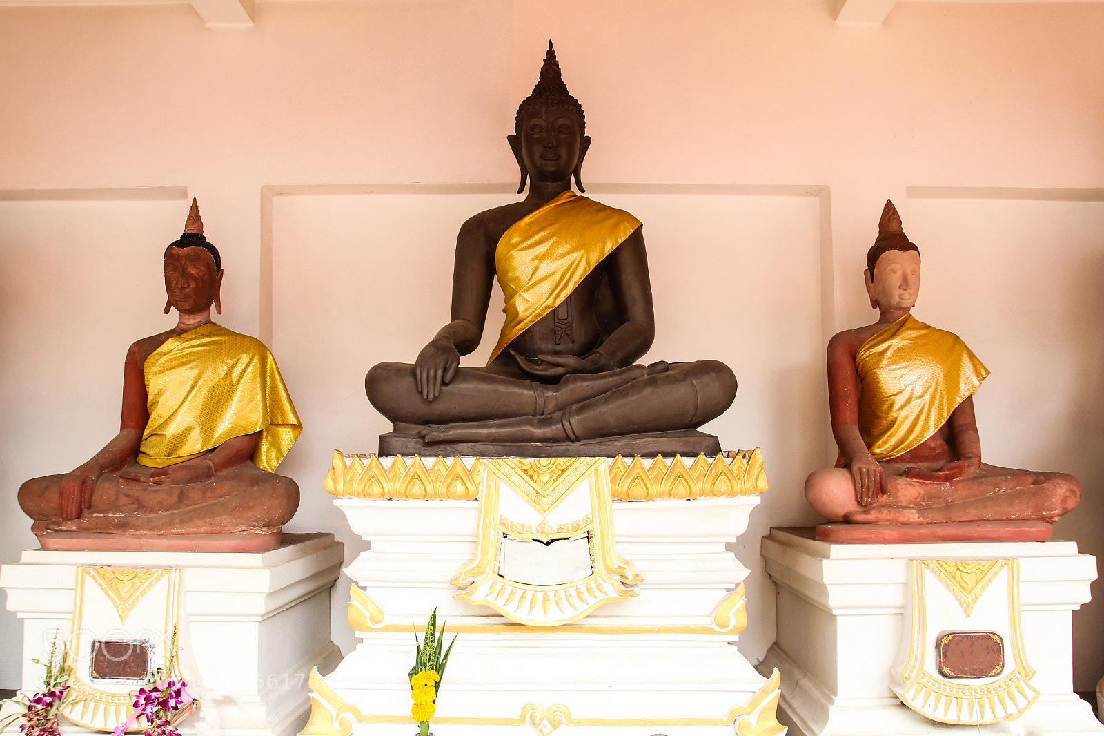 Canon EOS 550D (EOS Rebel T2i / EOS Kiss X4) sample photo. Buddha statue in wat photography