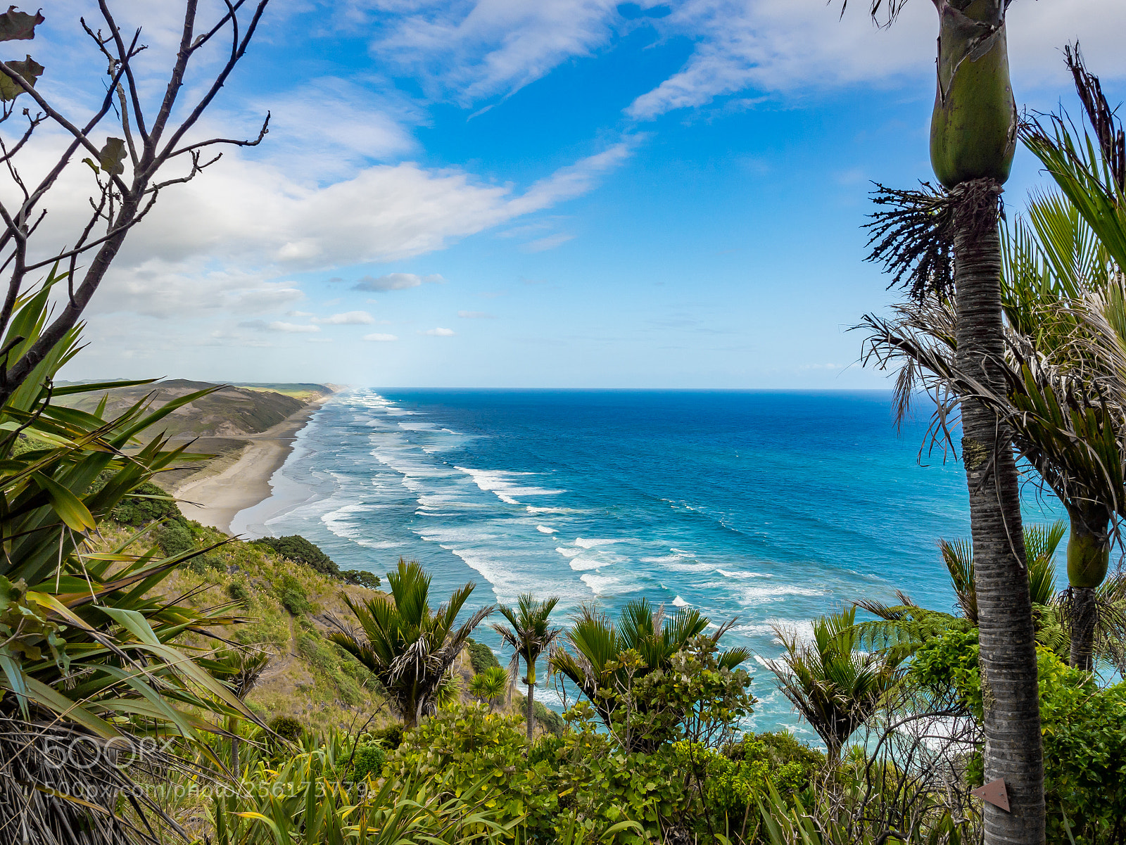 Olympus OM-D E-M10 II sample photo. Ocean view photography