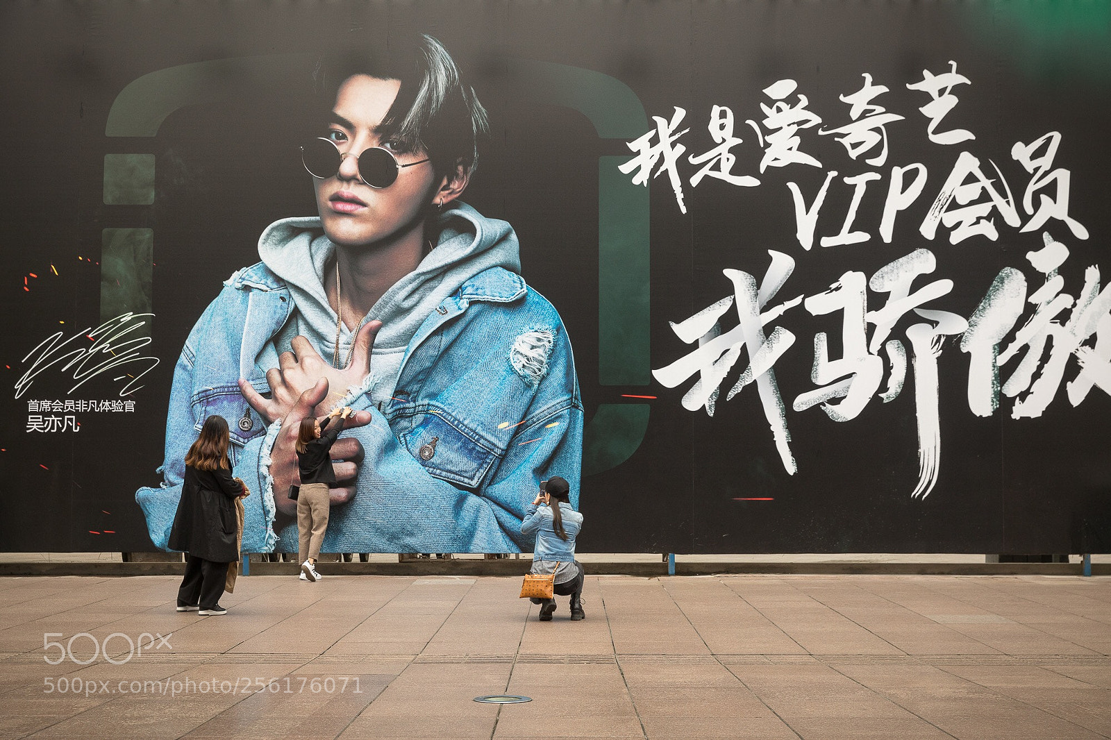 Canon EOS 5D Mark IV sample photo. Shanghai streets photography
