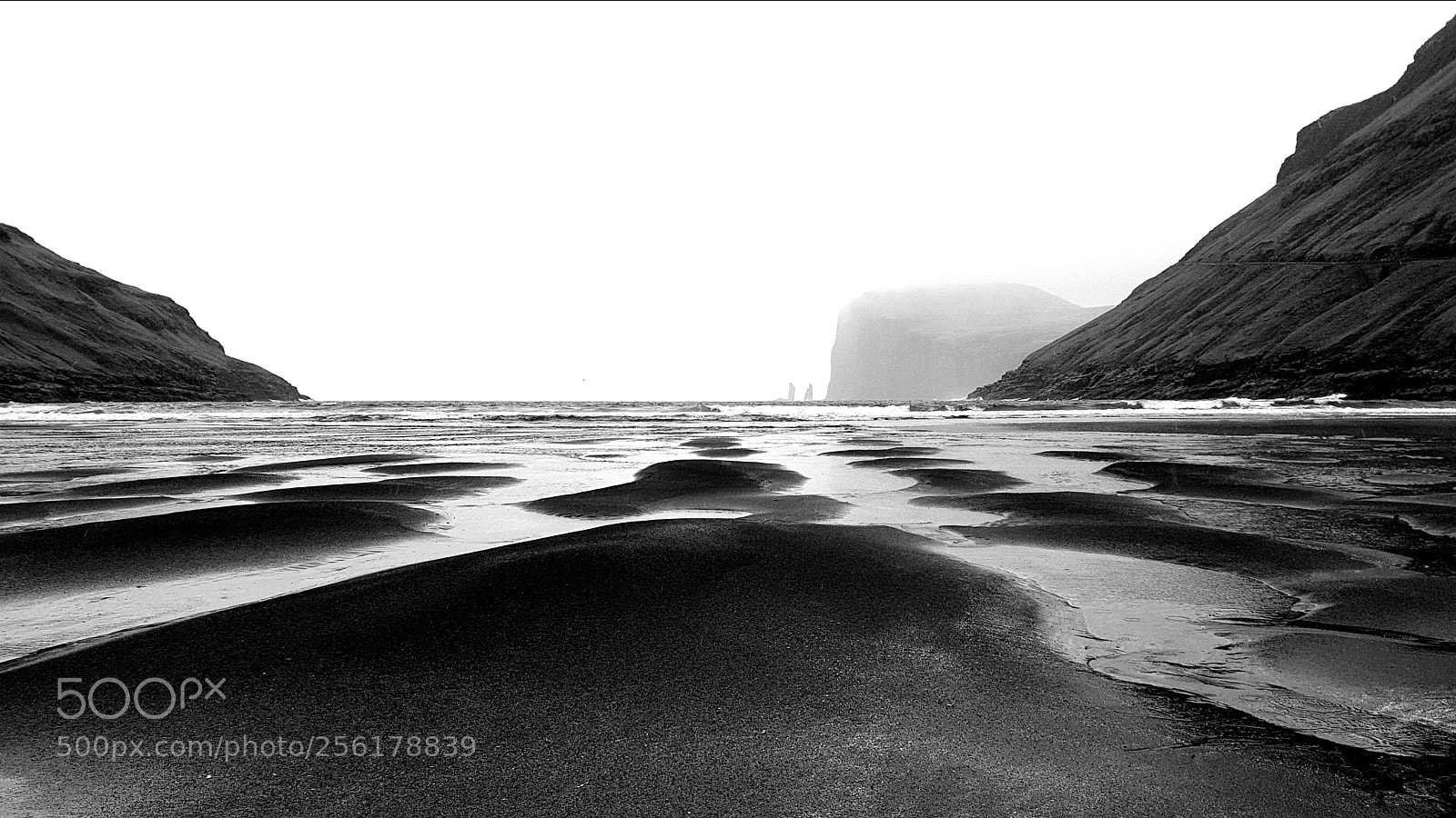 Samsung Galaxy S8 sample photo. Black beach photography