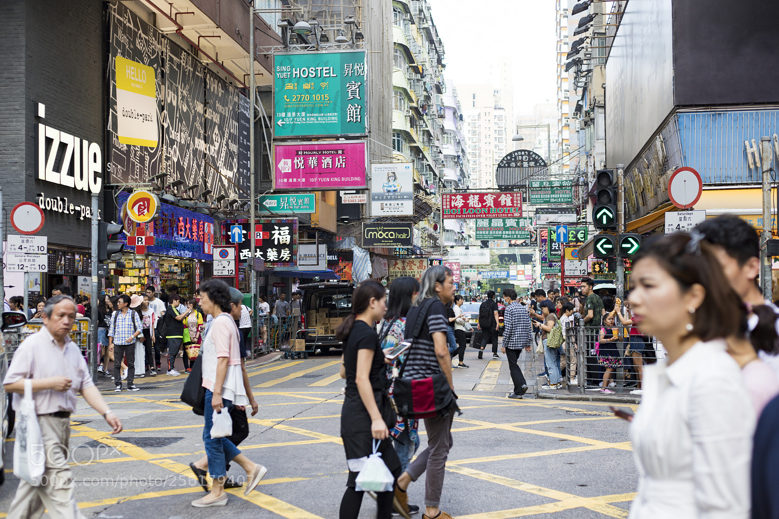 Canon EOS 6D Mark II sample photo. Hongkong street photography