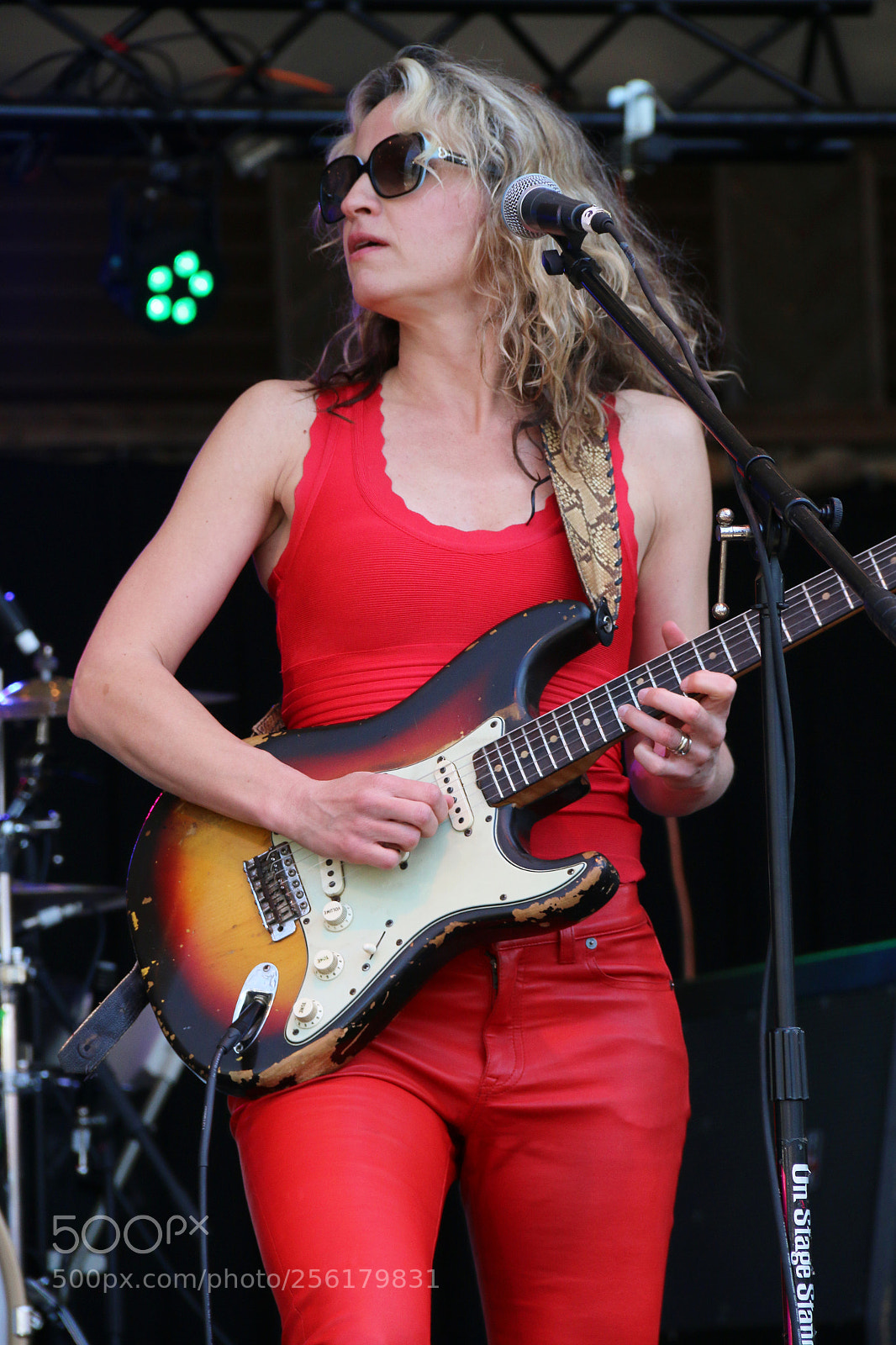 Canon EOS 70D sample photo. Ana popovic playing guitar photography