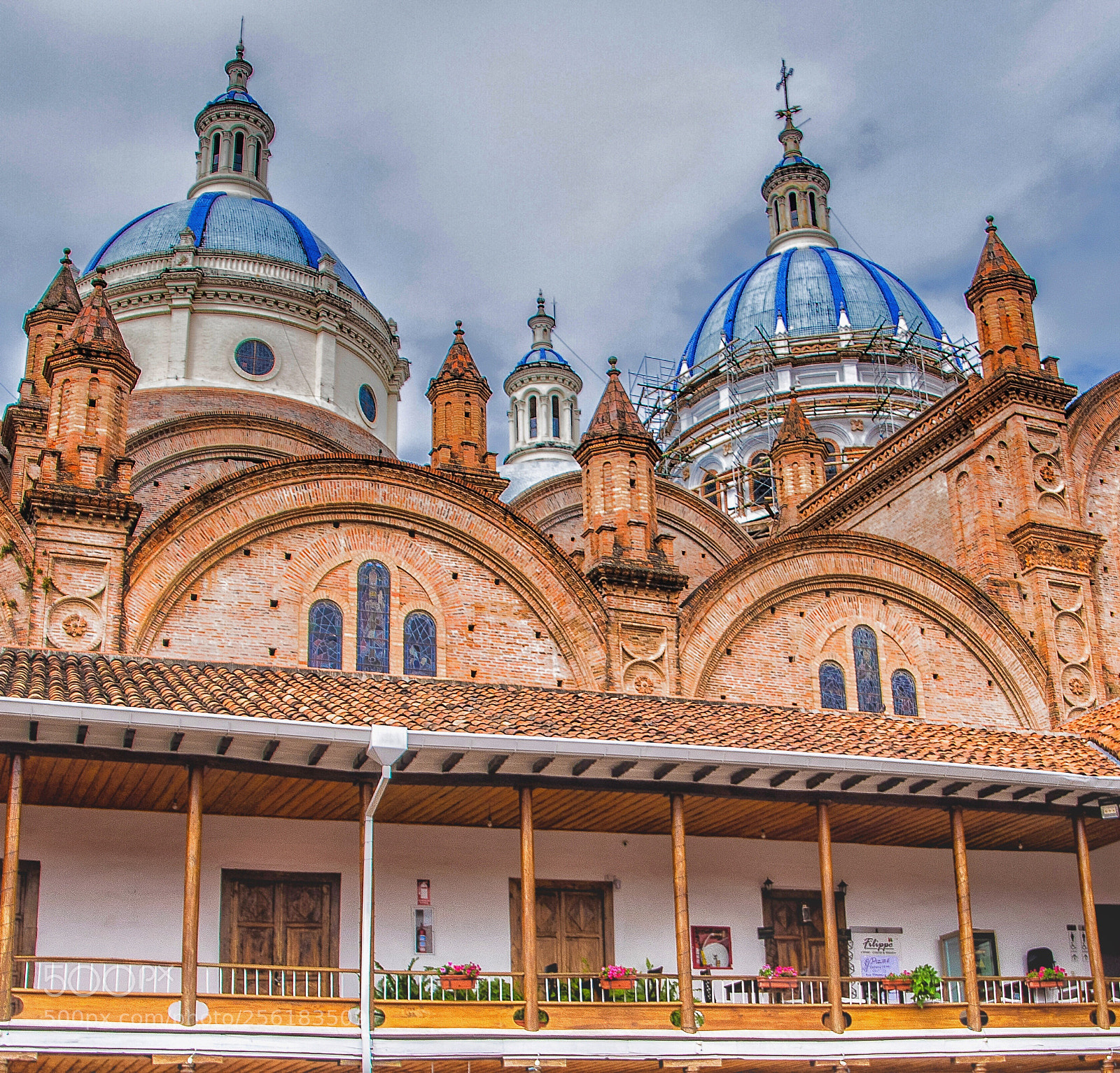 Nikon D5300 sample photo. Caminando por cuenca-ecuador photography
