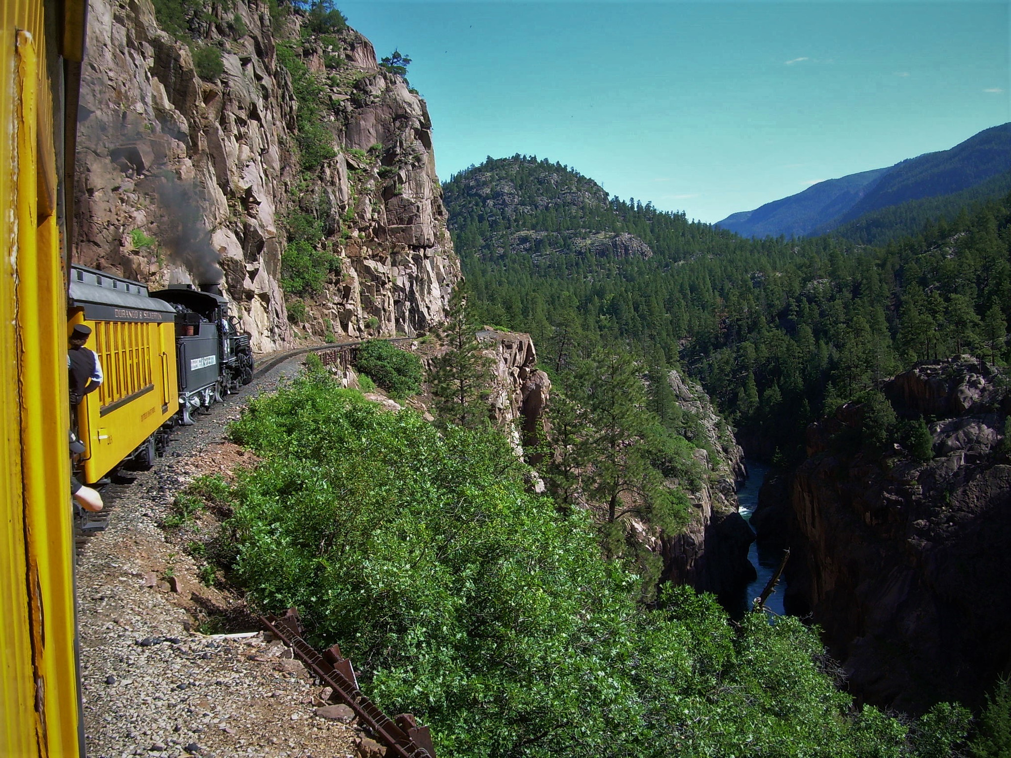 Nikon COOLPIX L4 sample photo. Colorado mountain train photography