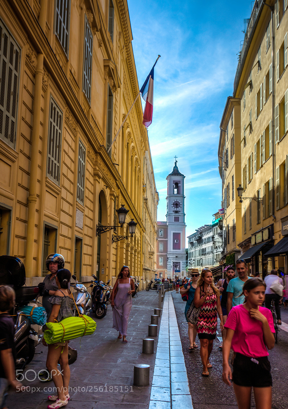Canon EOS 600D (Rebel EOS T3i / EOS Kiss X5) sample photo. Nice france, old town photography