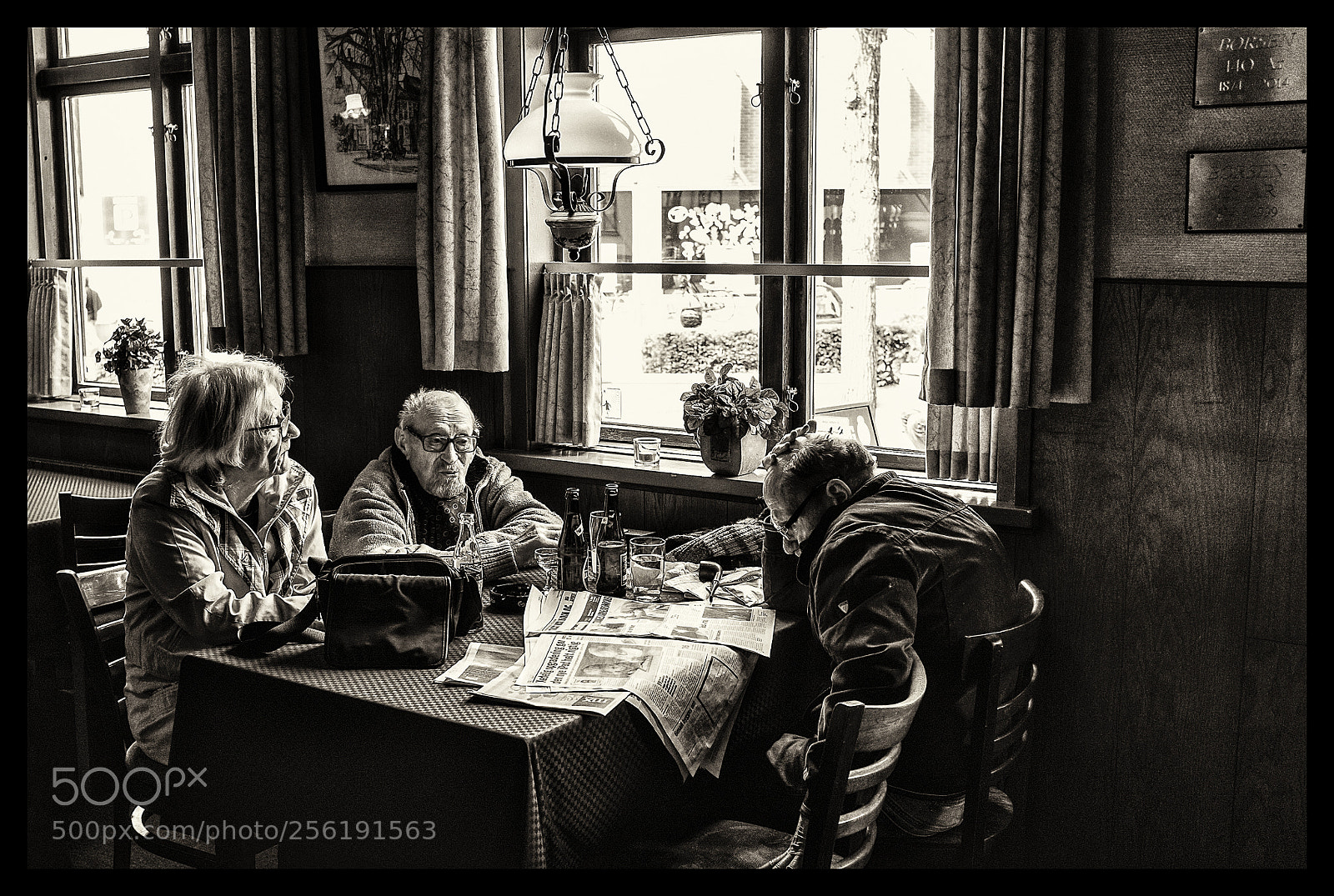 Fujifilm X100S sample photo. Old people in the photography